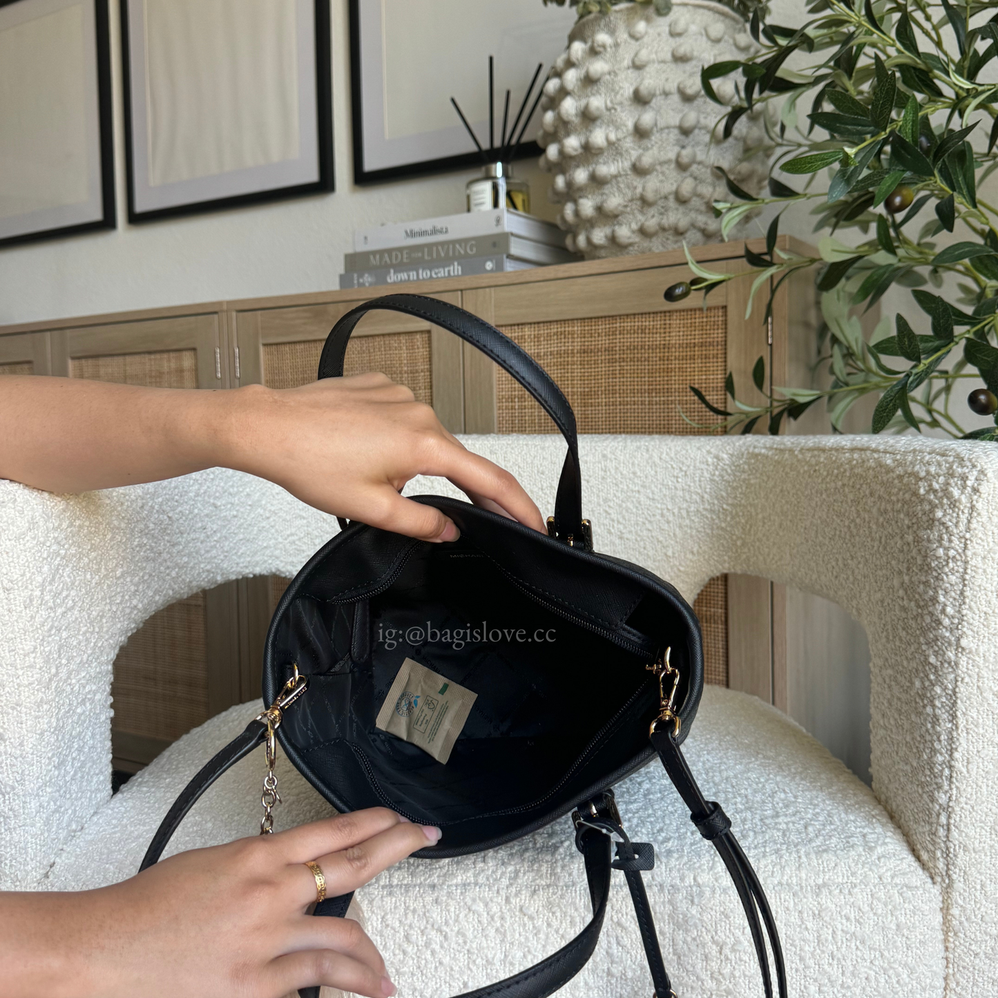 Jet Set Travel Small Logo Top-Zip Tote Bag in Black (8 weeks etaππ¦)