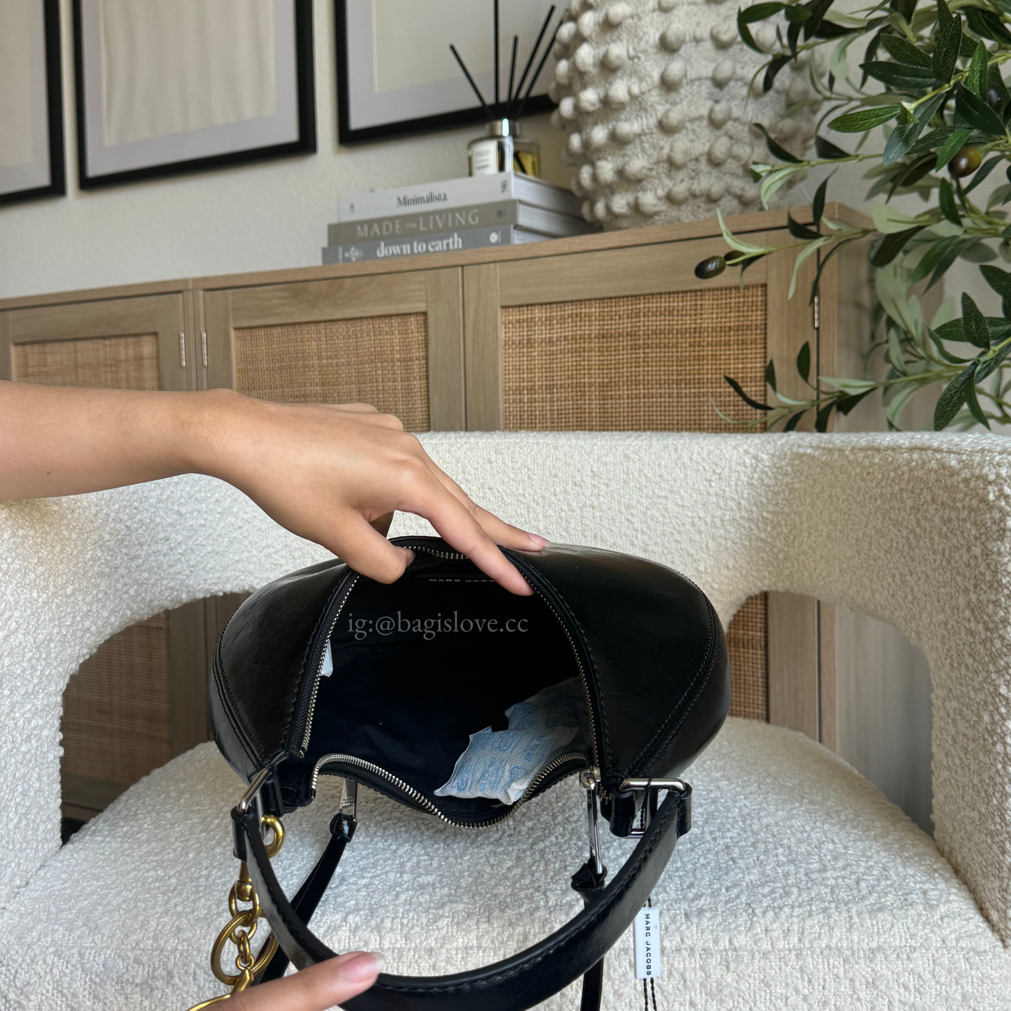 Crinkle Cruiser Crescent Bag in Black (on-hand ph)