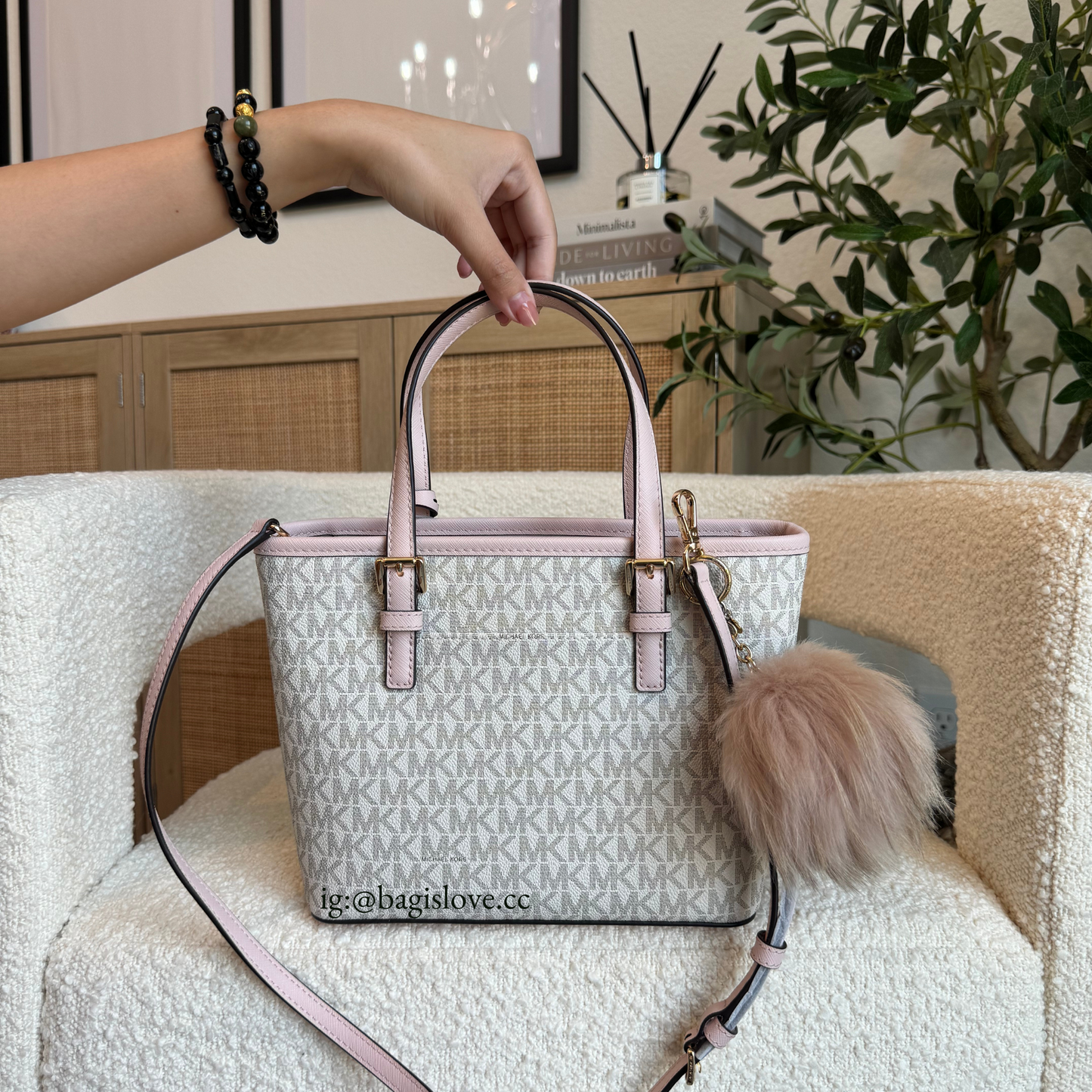 Jet Set Travel Small Logo Top-Zip Tote Bag in Cream (8 weeks arrival 📦🌊)