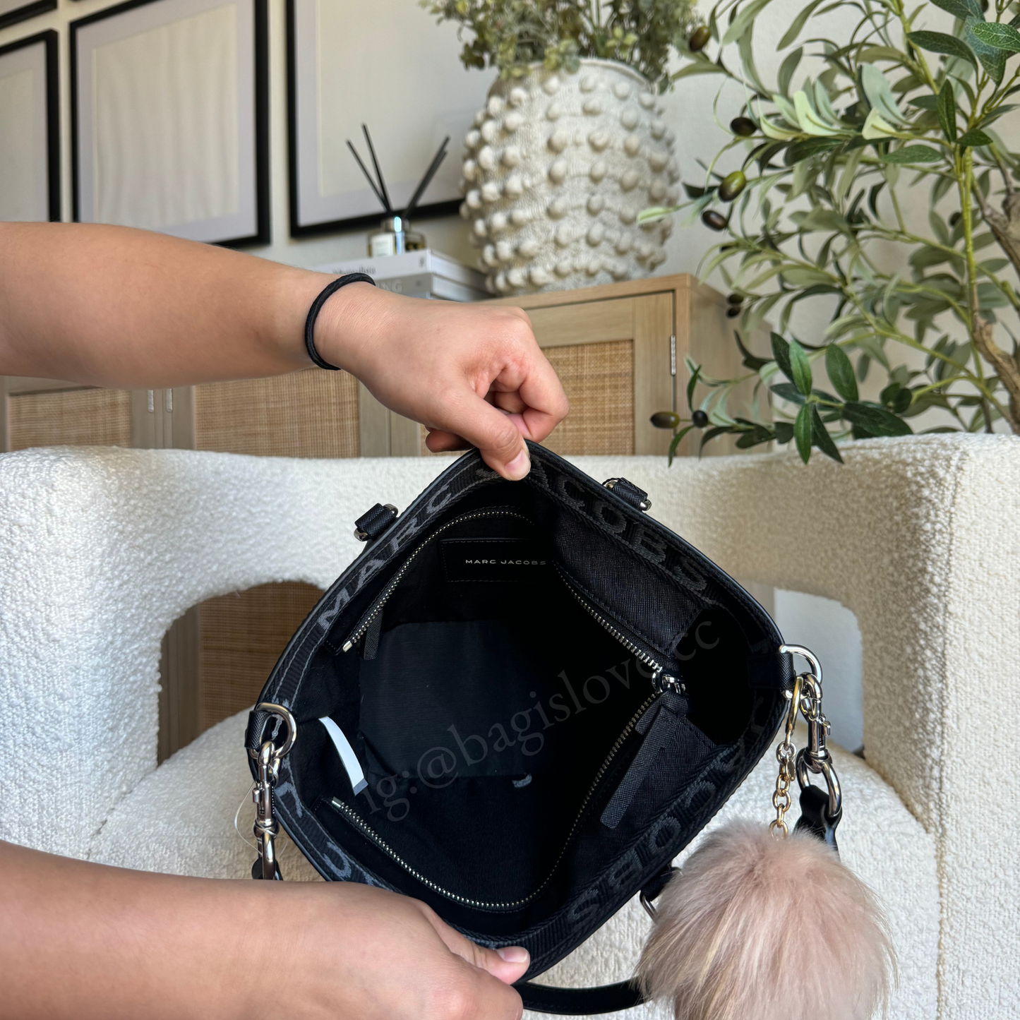 Marc Jacobs Shoulder/Crossbody Bag in Black (8-10 weeks arrival 📦🌊)
