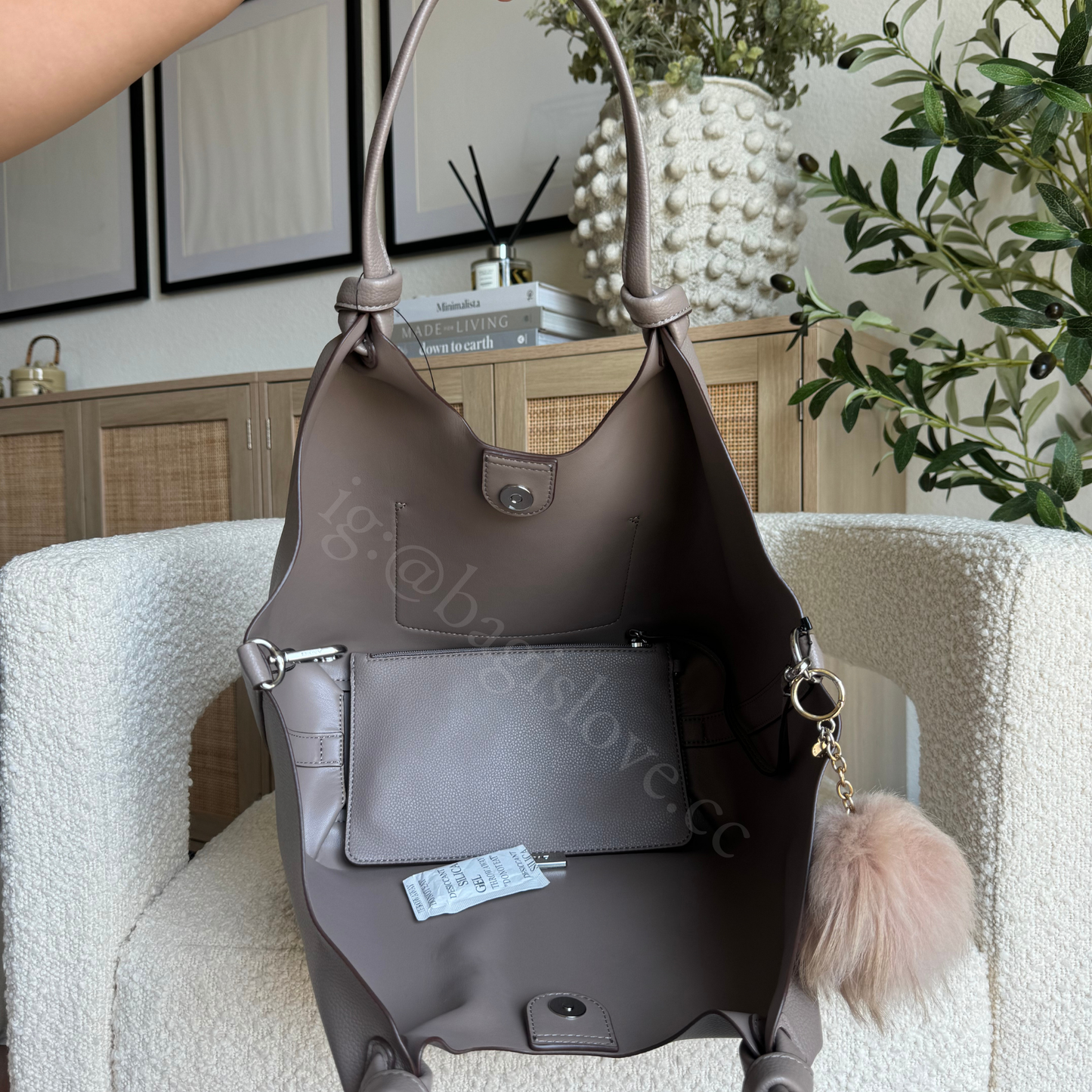 Paula Medium Commuter Tote in Tan (8-10 weeks arrival 📦🌊)