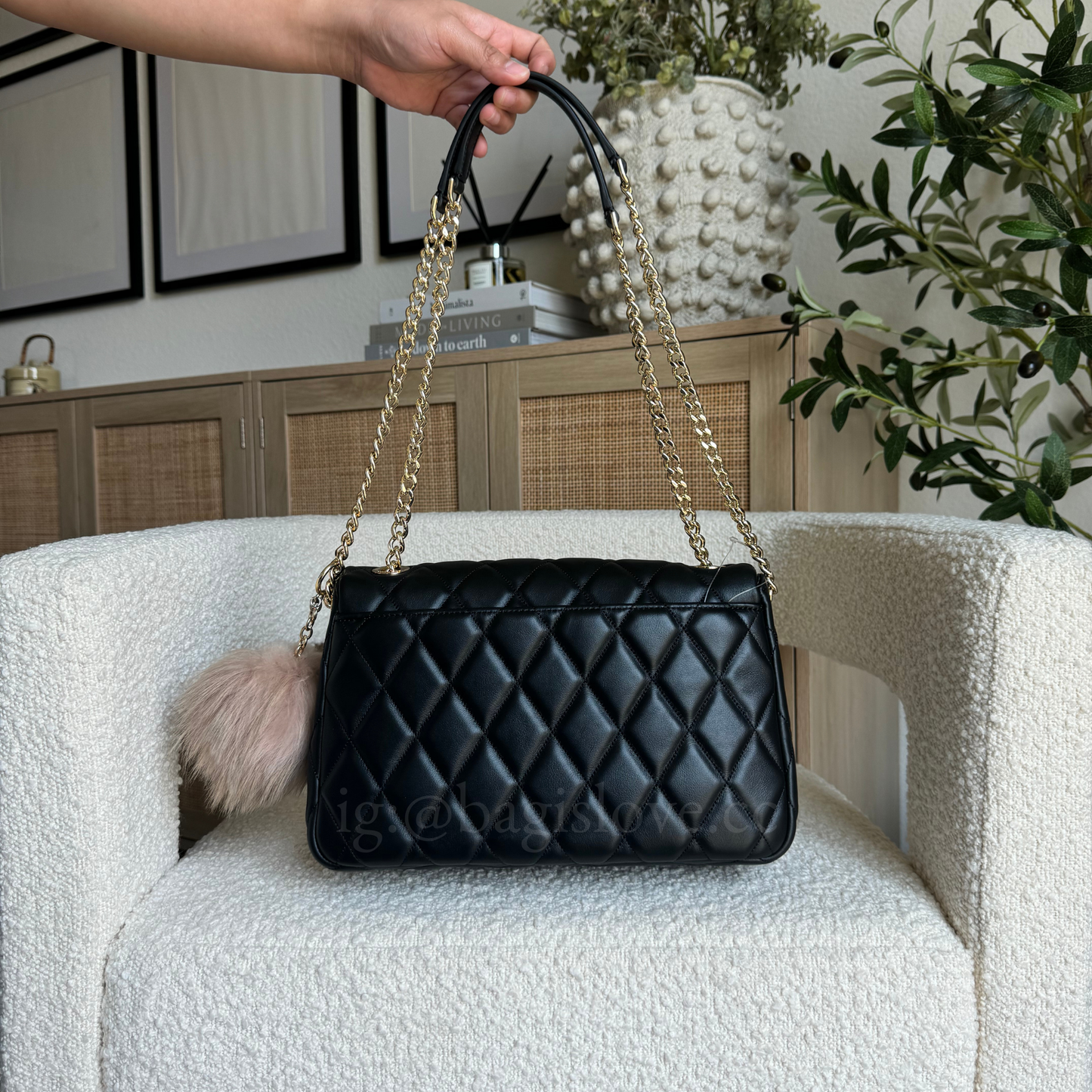 Carey Medium Flap Shoulder Bag in Black (8-10 weeks arrival 📦🌊)