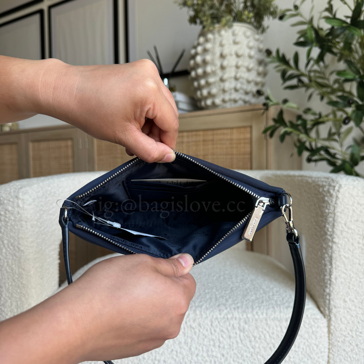 Spade Flower Quilted Fabric Convertible Wristlet in Navy (8-10 weeks arrival 📦🌊)