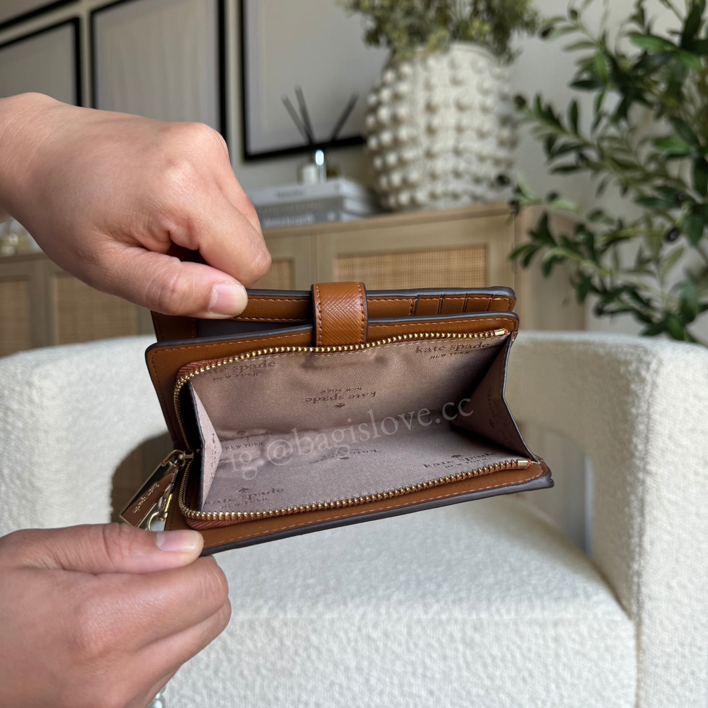 Madison Medium Bifold Wallet in Brown (8-10 weeks arrival 📦🌊)