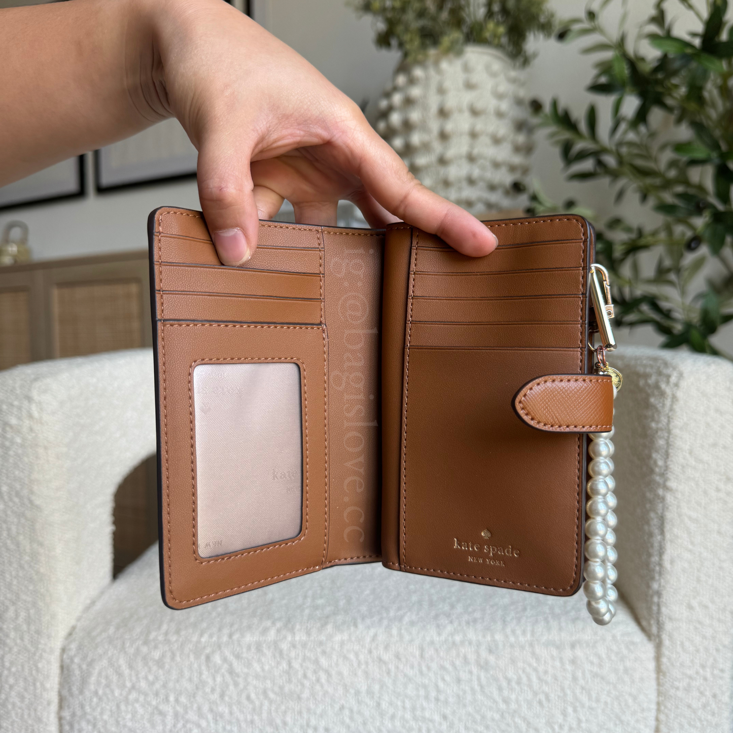 Madison Medium Bifold Wallet in Brown (8-10 weeks arrival 📦🌊)