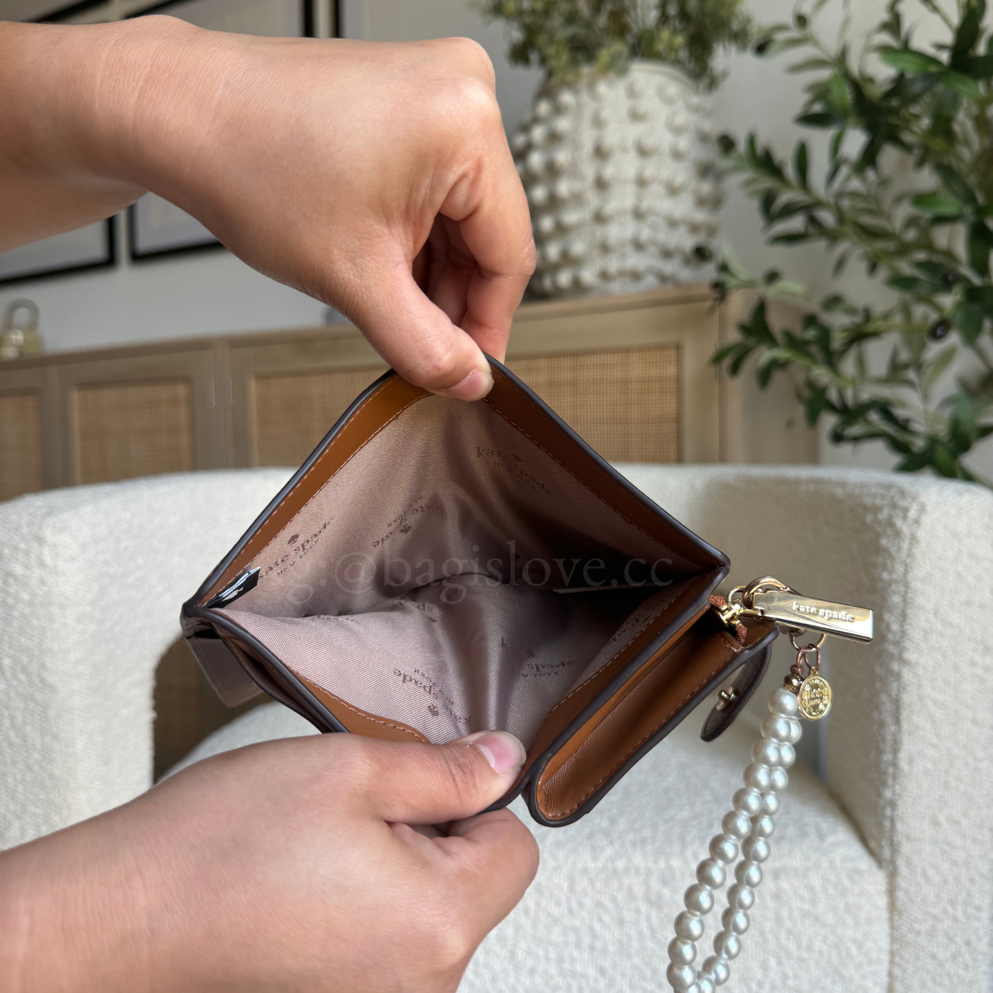 Madison Medium Bifold Wallet in Brown (8-10 weeks arrival 📦🌊)
