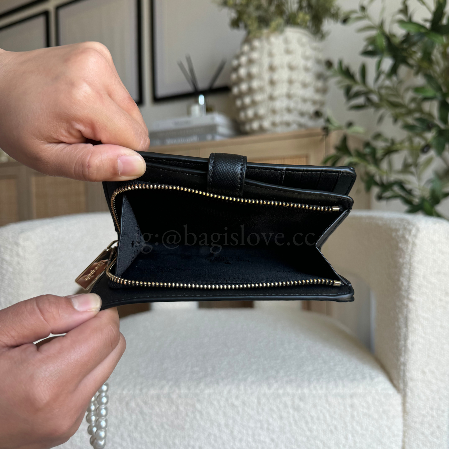 Madison Medium Bifold Wallet inn Black (8-10 weeks arrival 📦🌊)