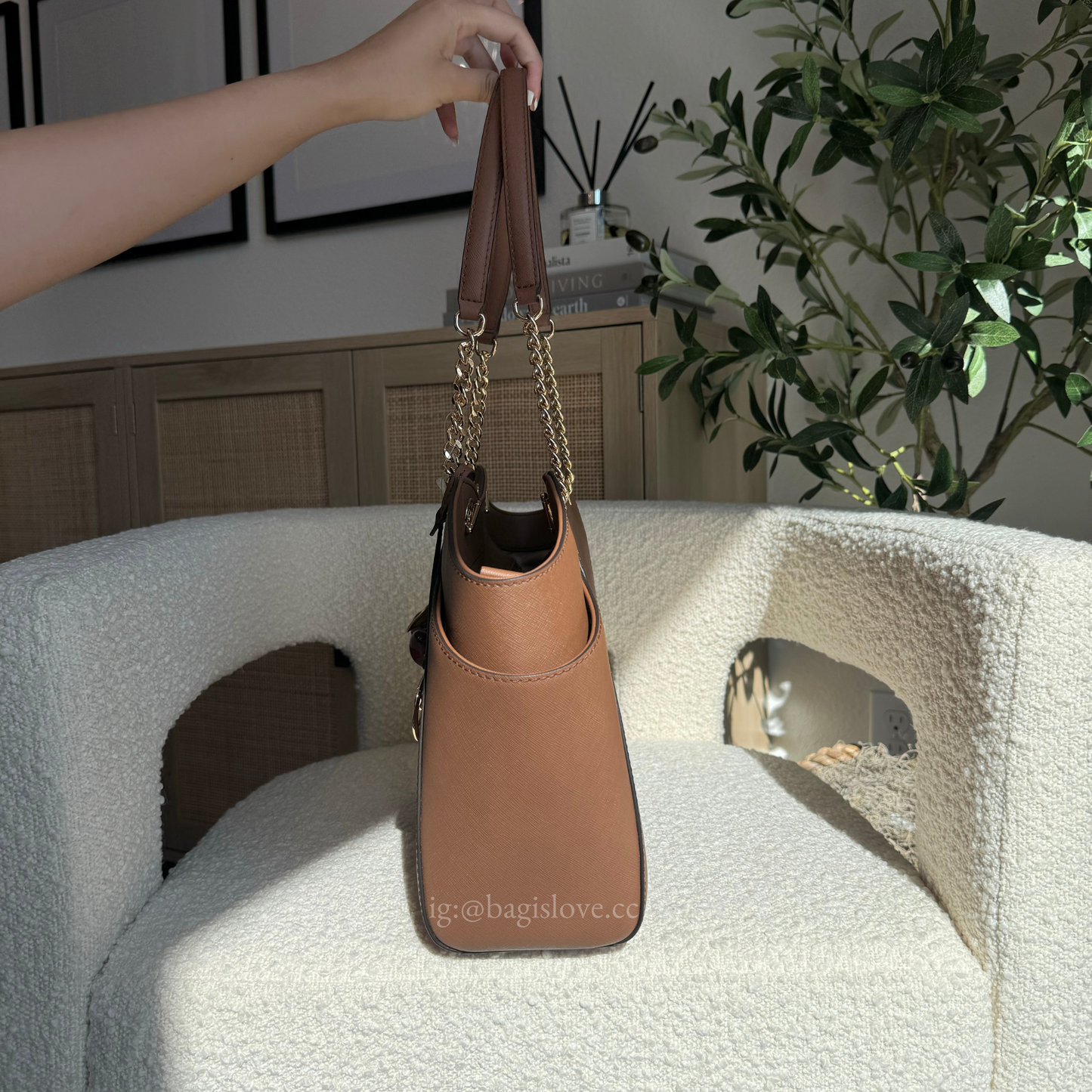 Jet Set Large Saffiano Leather Shoulder Bag In Brown