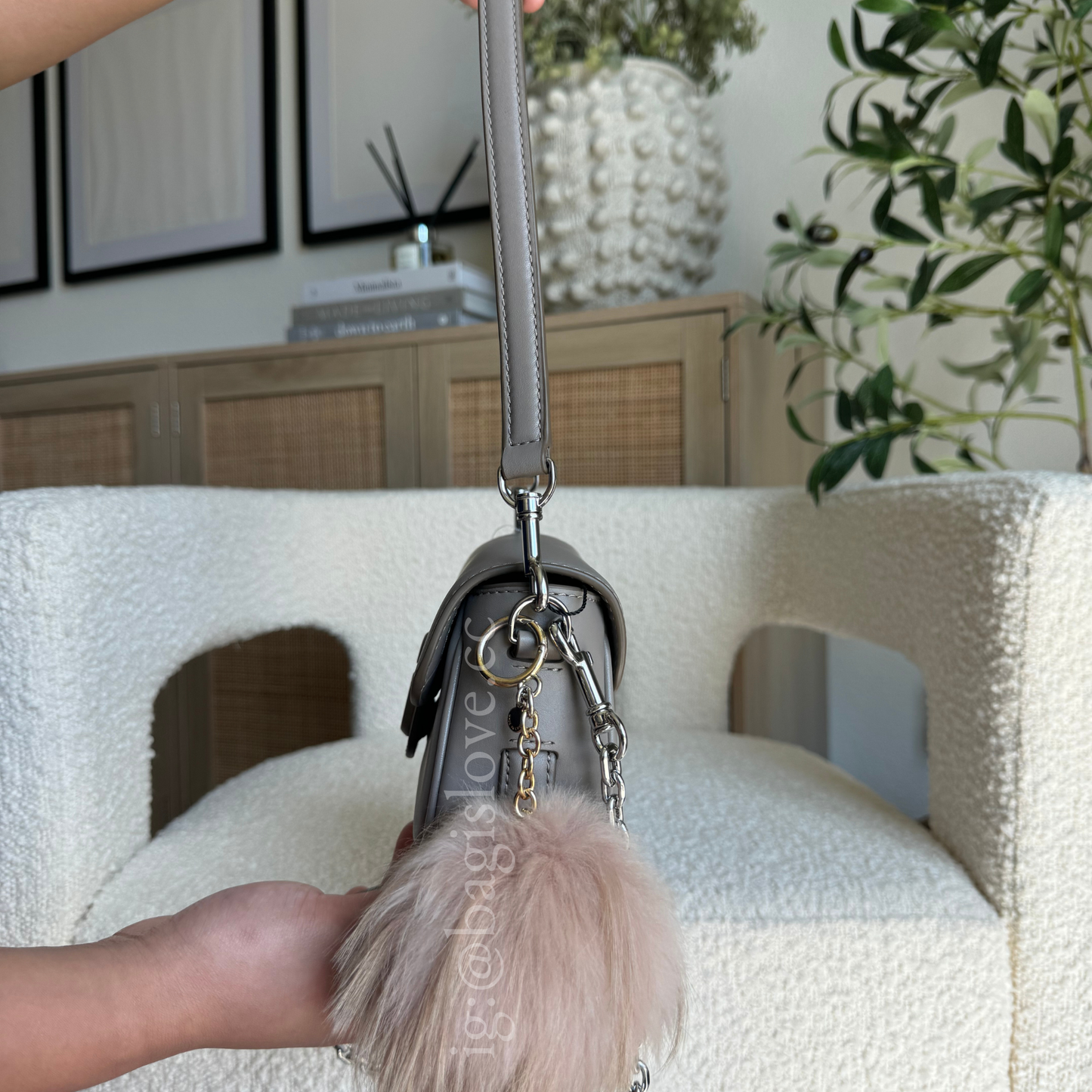 The Clover Shoulder Bag in Cement (8-10 weeks arrival 📦🌊)