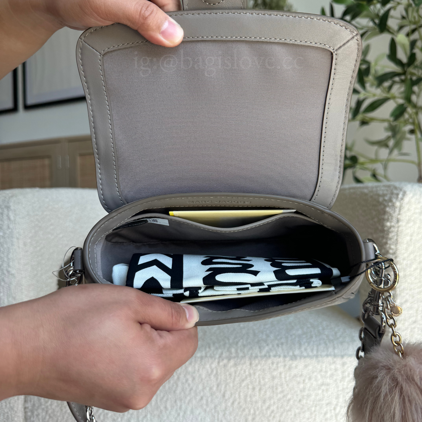 The Clover Shoulder Bag in Cement (8-10 weeks arrival 📦🌊)