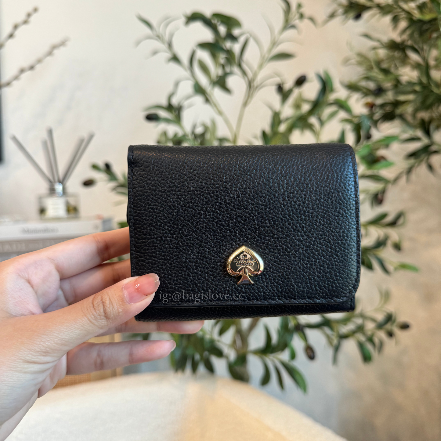 Kayla Small L-zip Wallet in Black