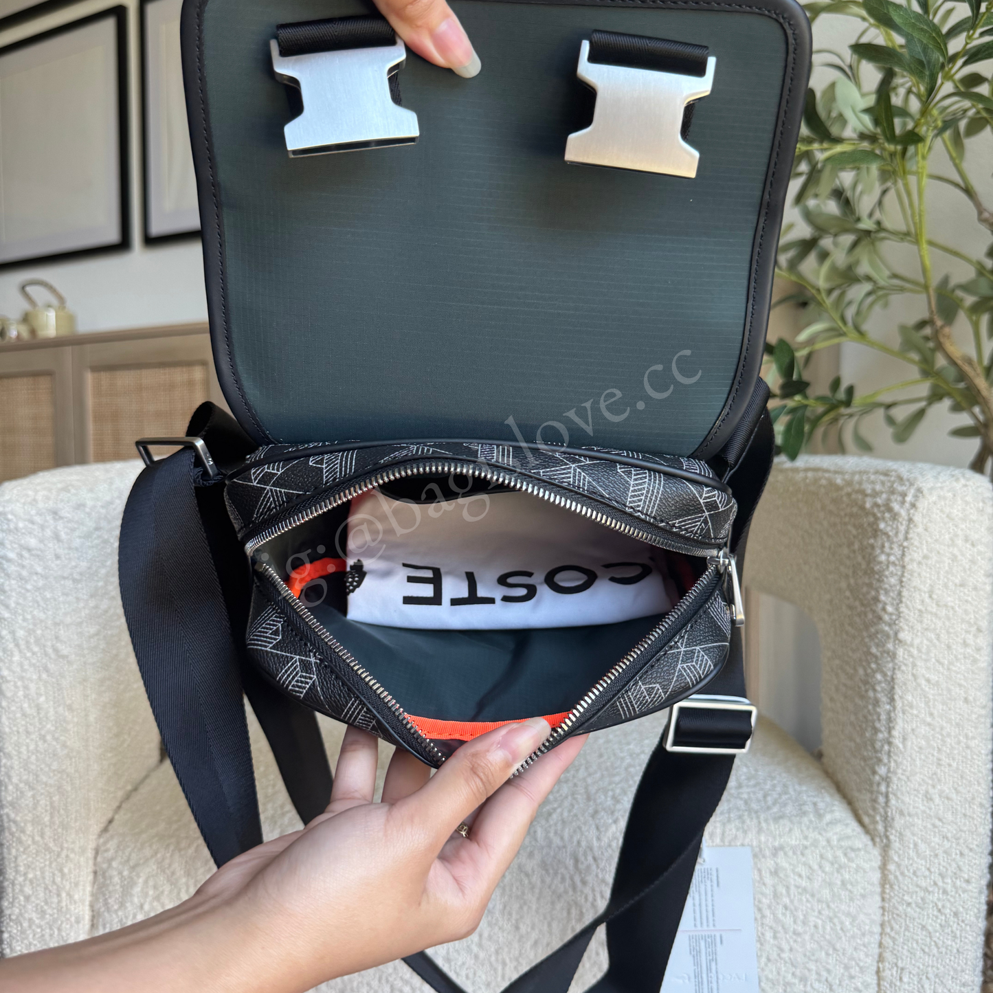 The Blend Clip Flap Satchel in Black (in-transit 8-10 weeks arrival📦)
