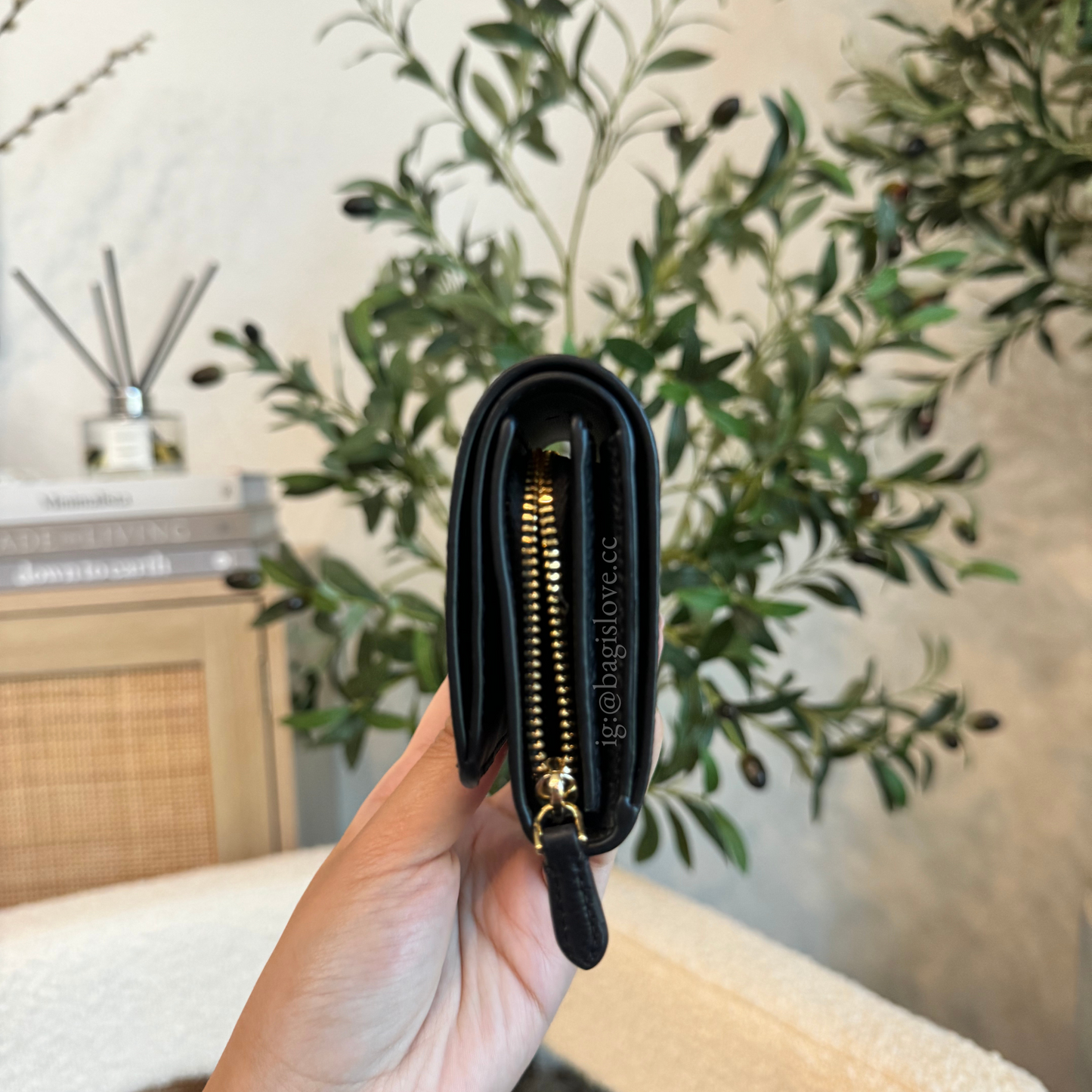 Kayla Small L-zip Wallet in Black