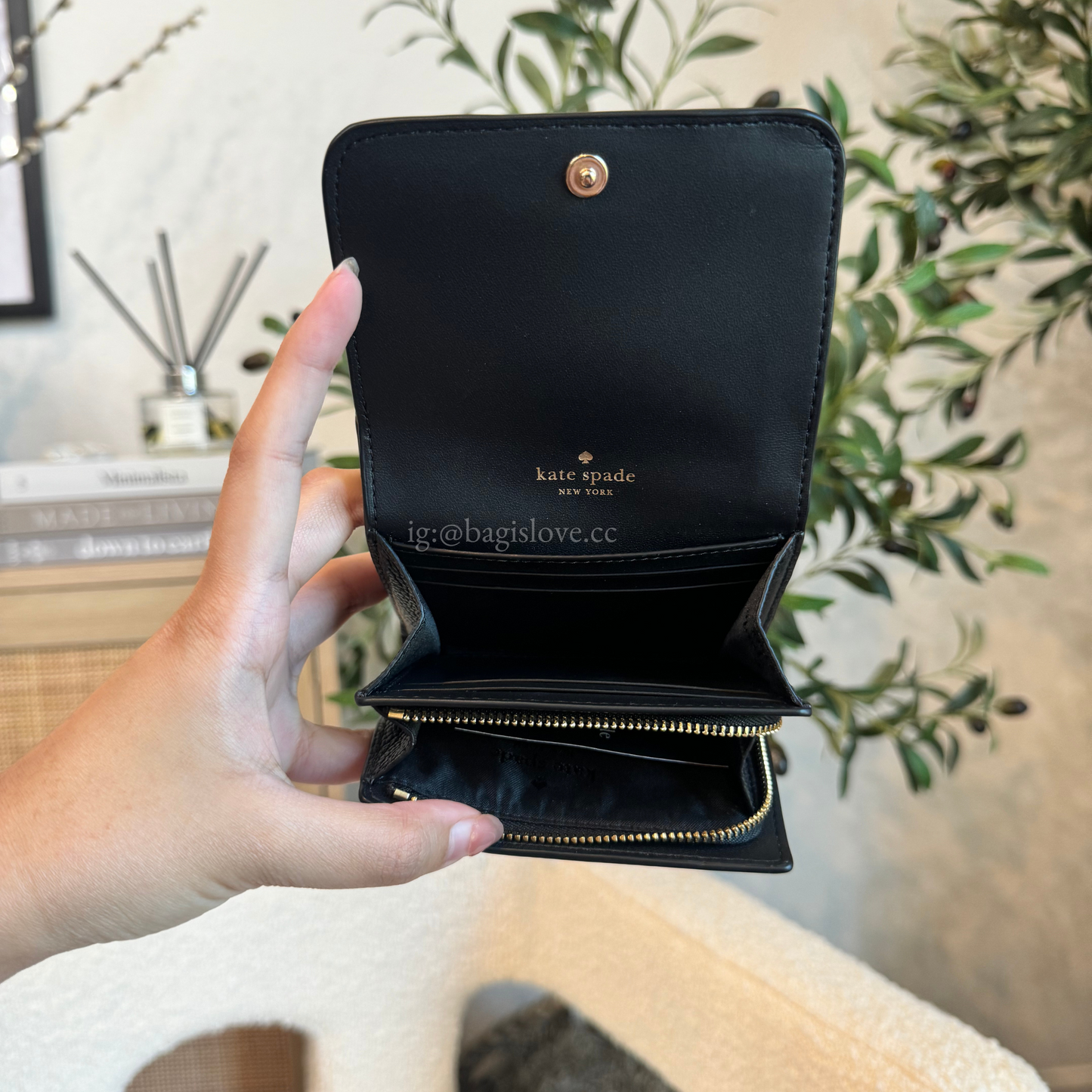 Kayla Small L-zip Wallet in Black