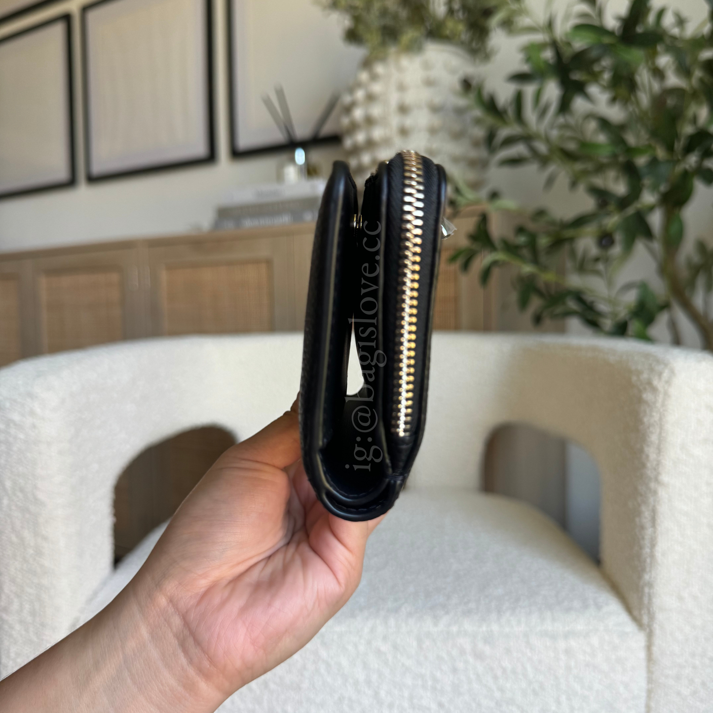 Lena Small L Zip Wallet in Black (8-10 weeks arrival 📦🌊)