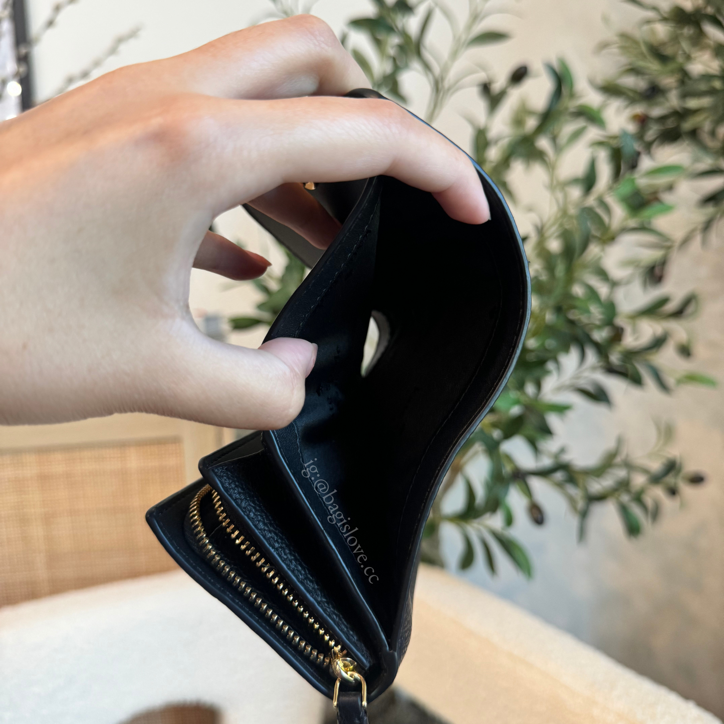 Kayla Small L-zip Wallet in Black
