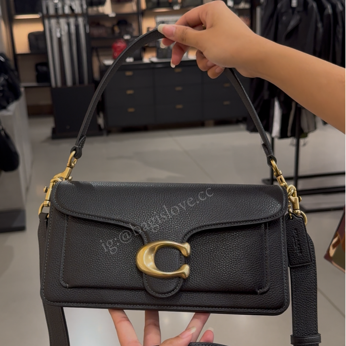 Tabby Shoulder Bag 26 in Black on hand) ✨