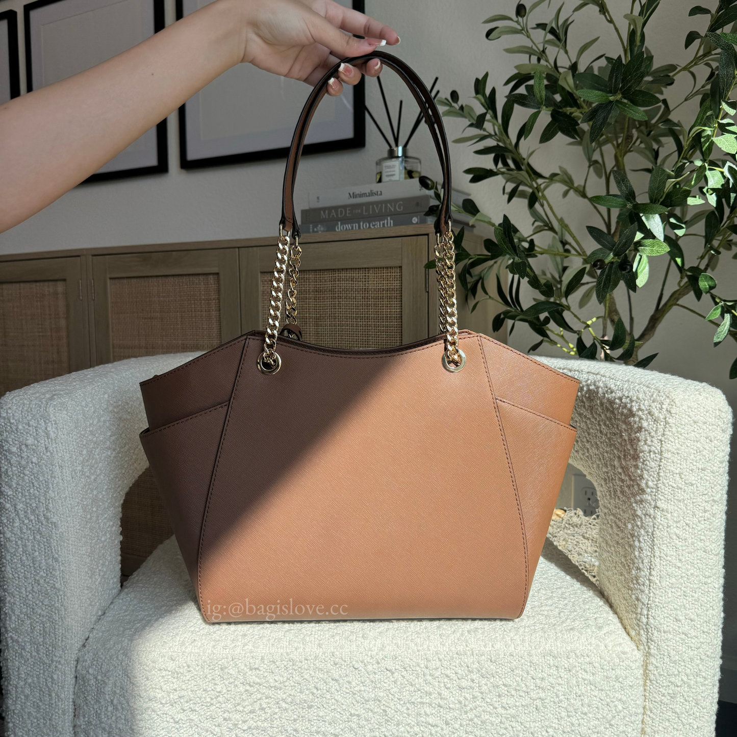 Jet Set Large Saffiano Leather Shoulder Bag In Brown