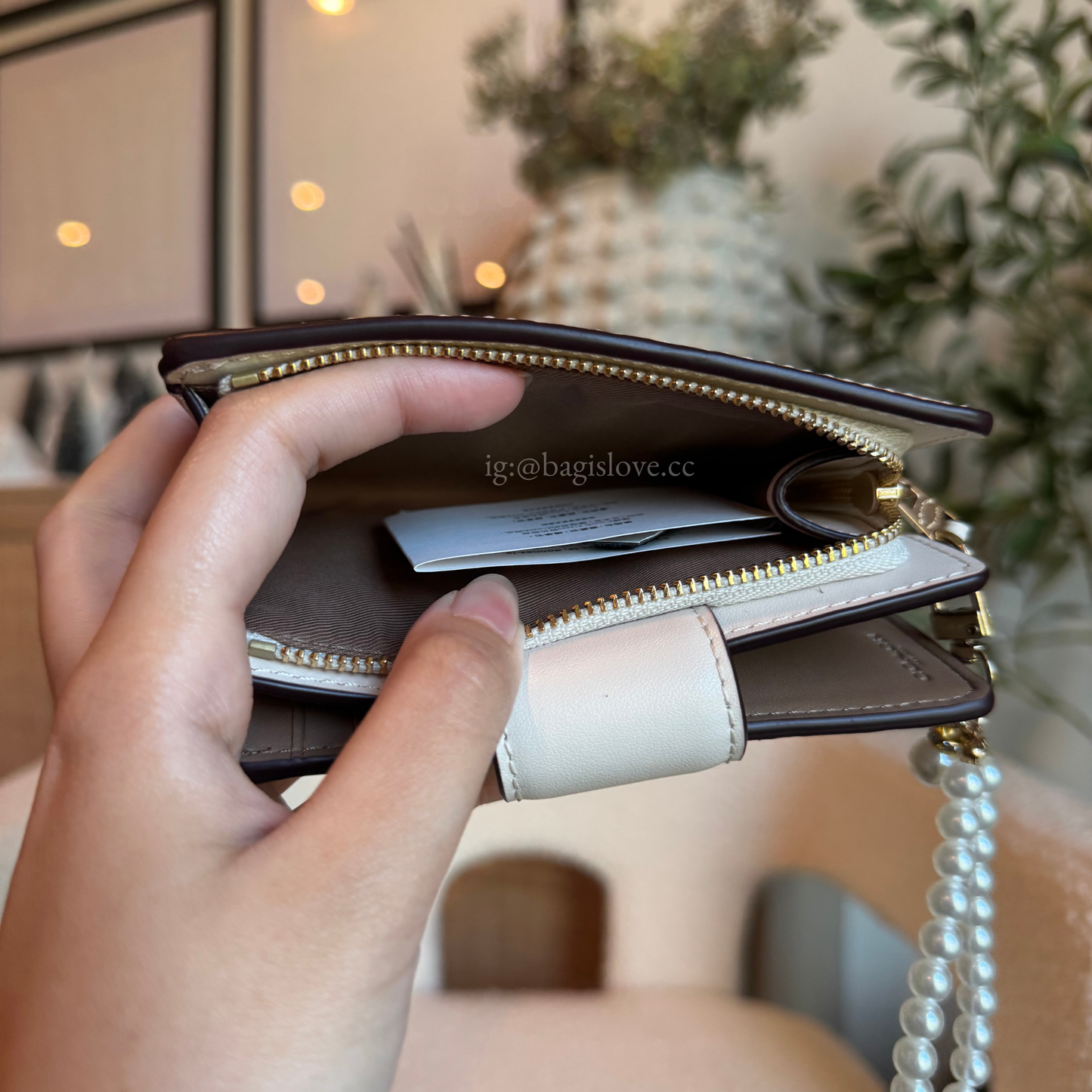 Medium Corner Zip Wallet In Sand-Chalk Signature Canvas