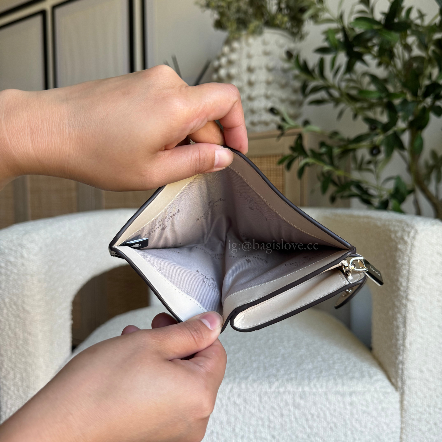 Spade Flower Medium Bifold Wallet in Beige Gray (8-10 weeks arrival 📦🌊)