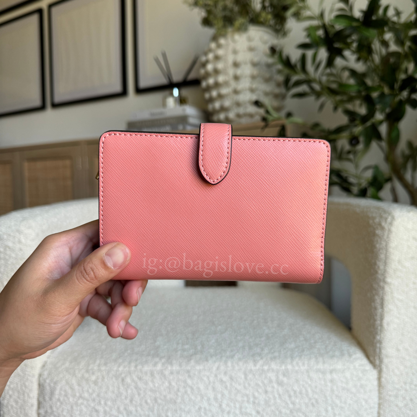 Madison Medium Bifold Wallet in Pink (8-10 weeks arrival 📦🌊)