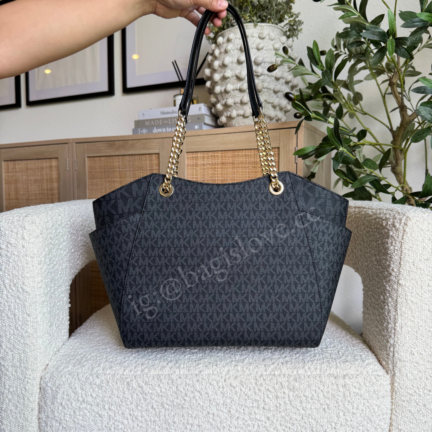 Jet Set Large Signature Logo Shoulder Bag in Black Printed Canvas (in-transit✈️)