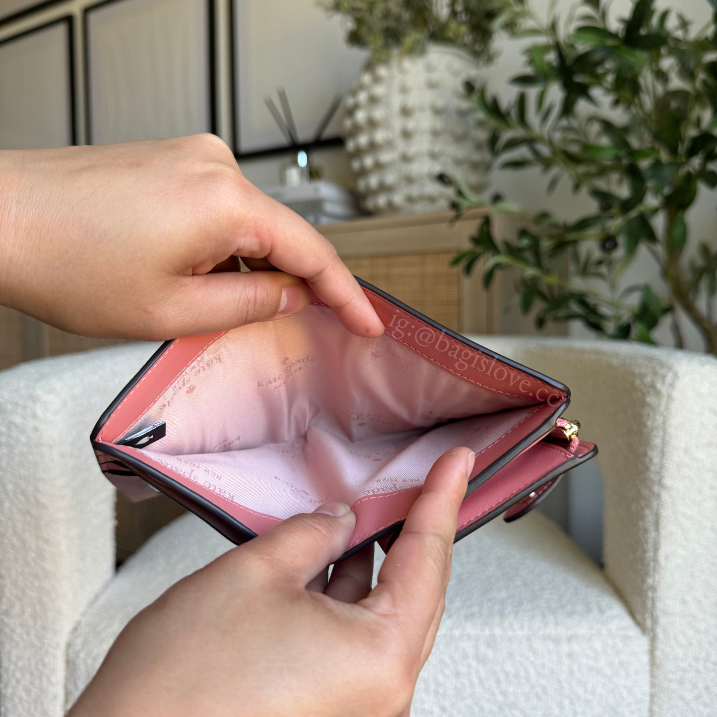 Madison Medium Bifold Wallet in Pink (8-10 weeks arrival 📦🌊)