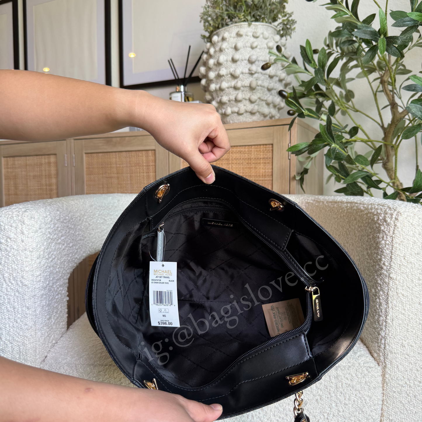 Jet Set Large Signature Logo Shoulder Bag in Black Printed Canvas (in-transit✈️)
