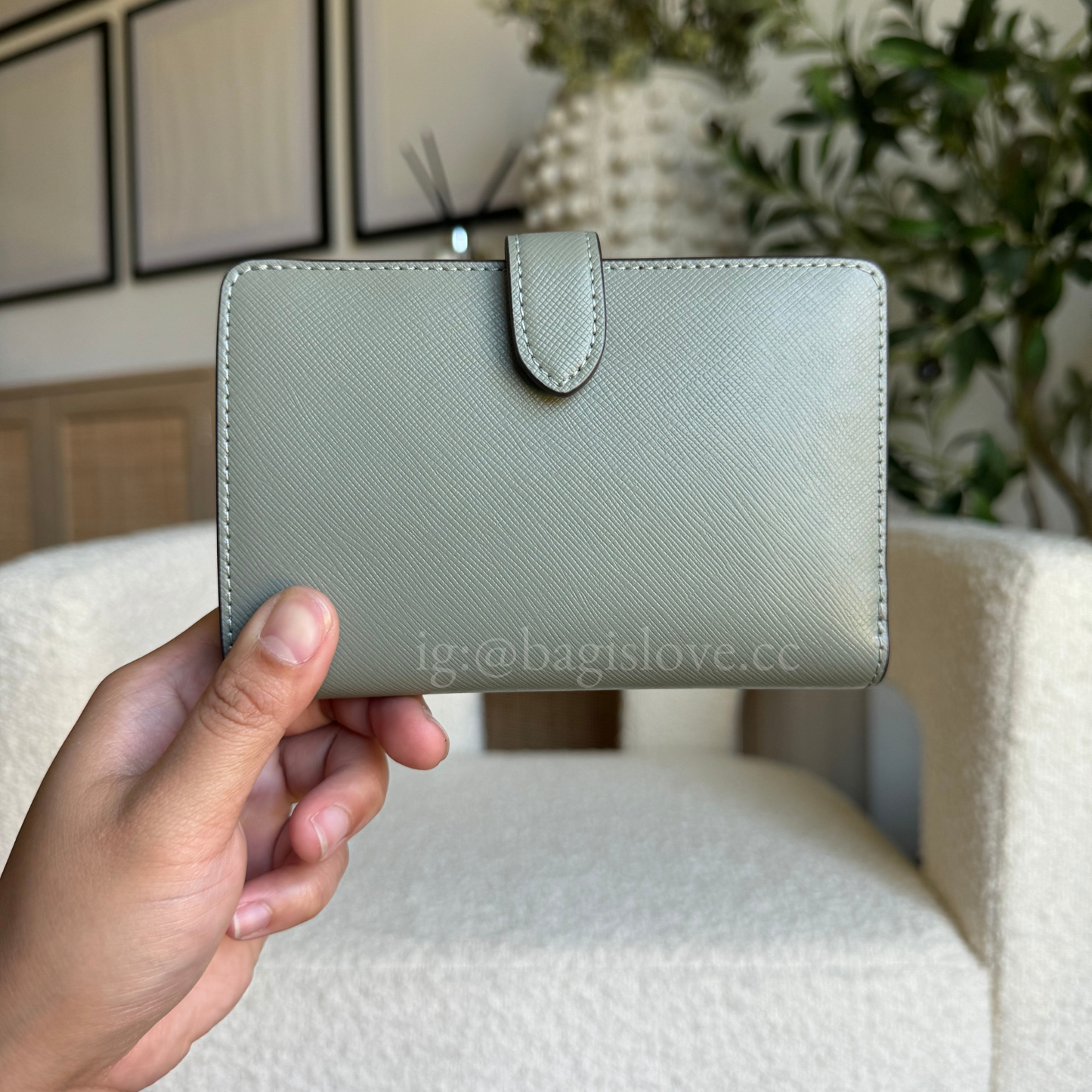 Madison Medium Bifold Wallet in Sage Green (8-10 weeks arrival 📦🌊)