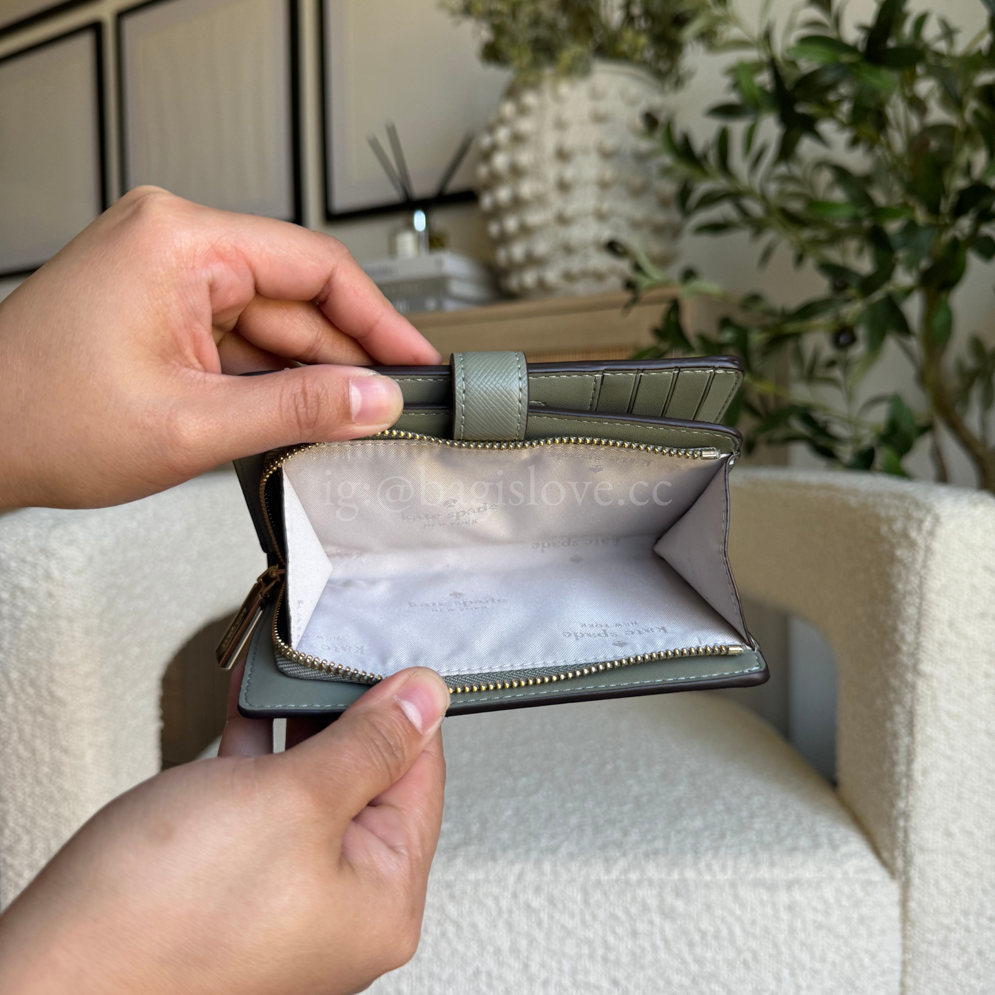 Madison Medium Bifold Wallet in Sage Green (8-10 weeks arrival 📦🌊)
