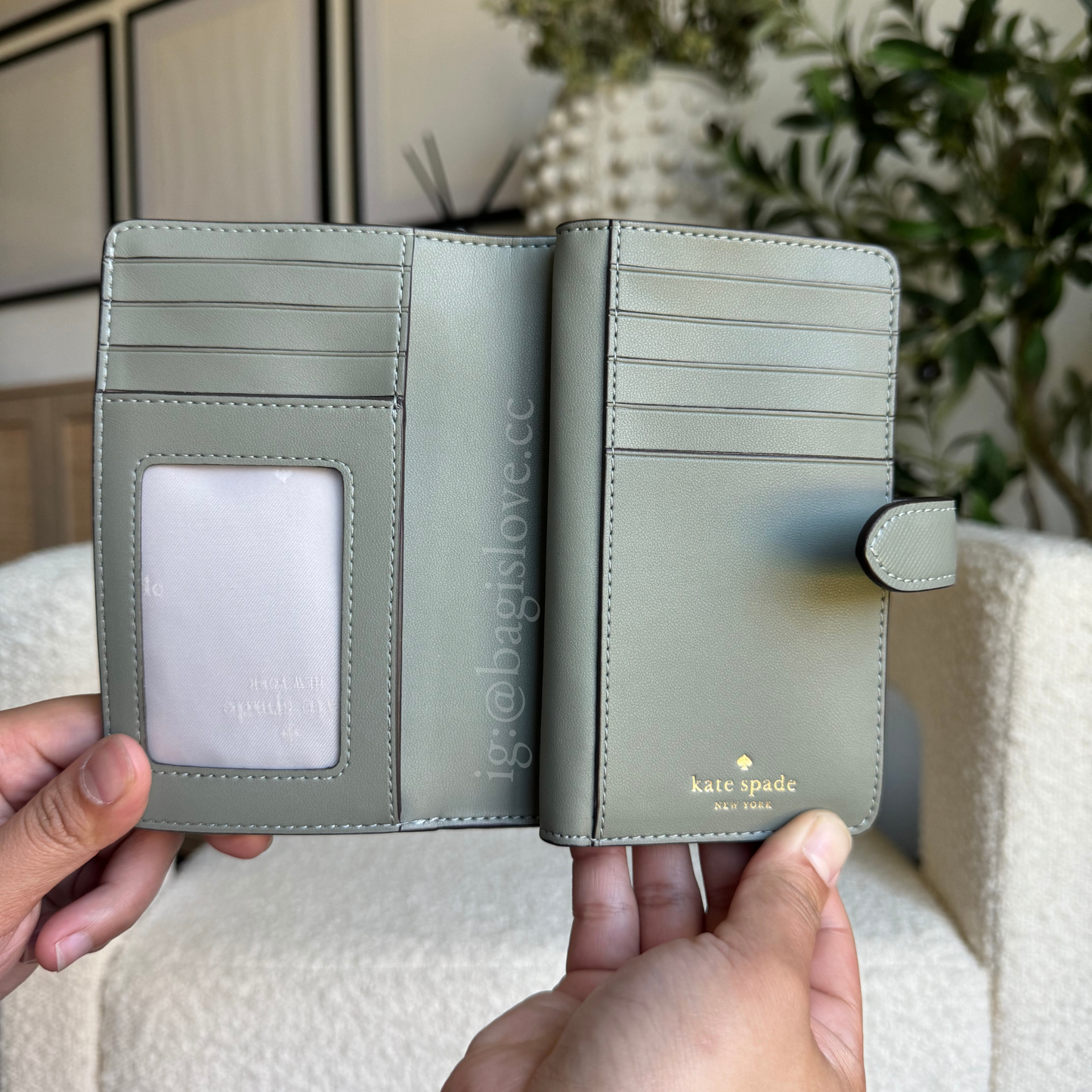 Madison Medium Bifold Wallet in Sage Green (8-10 weeks arrival 📦🌊)