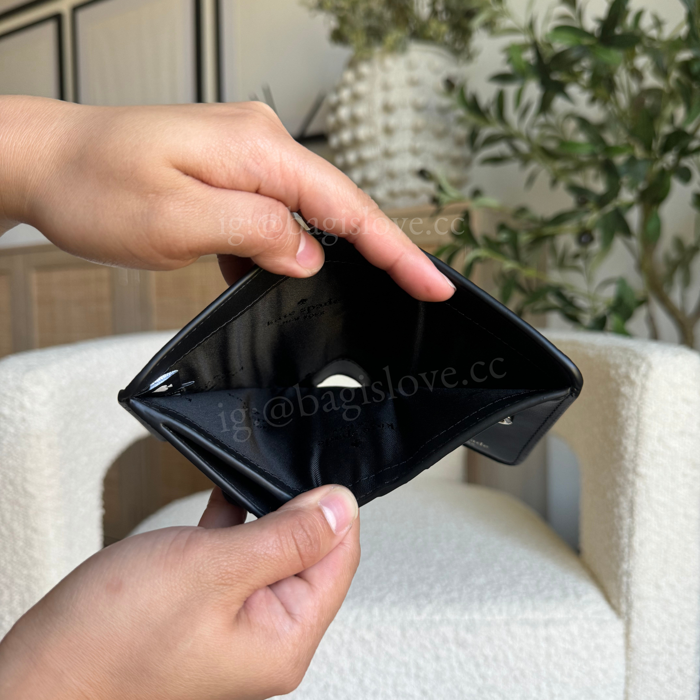 Lena Small Bifold Wallet in Black (8-10 weeks arrival 📦🌊)