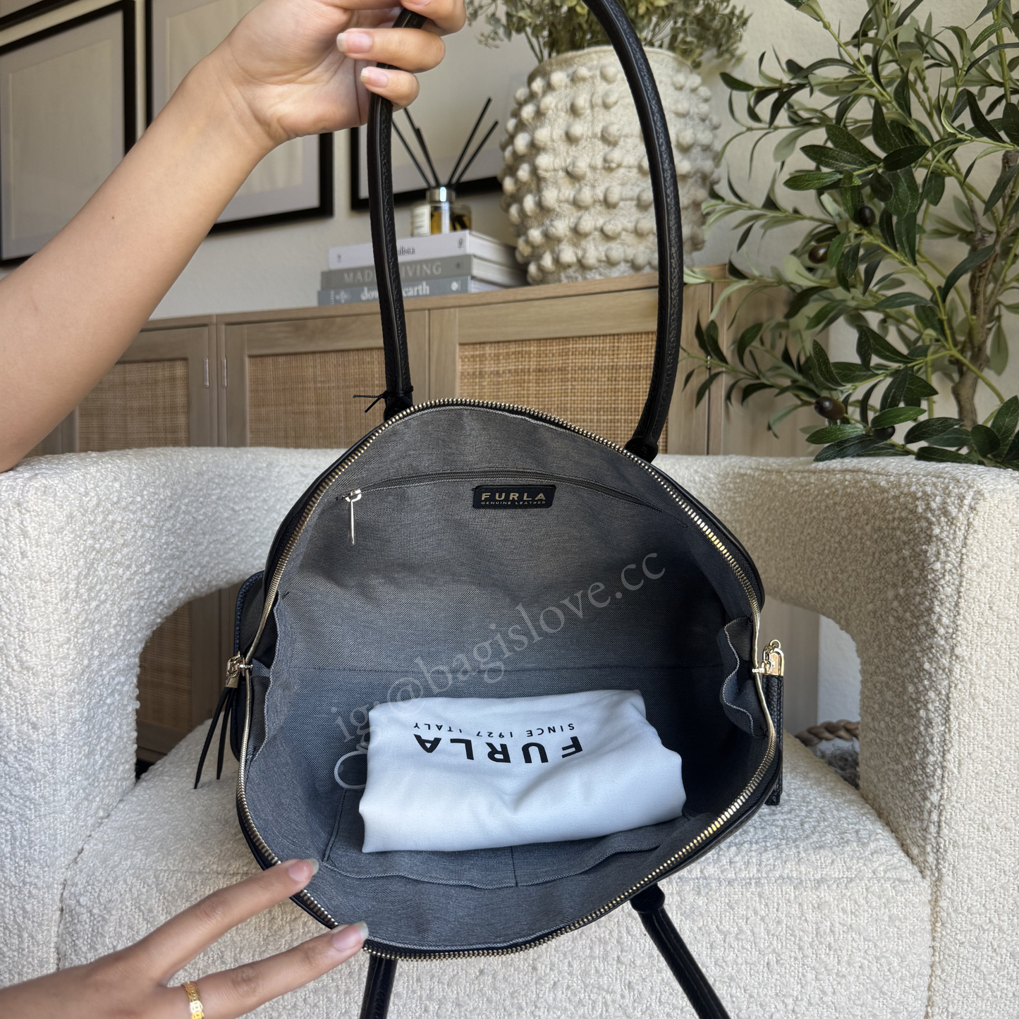 Atmosfera Medium Dome in Black (in- transit✨)