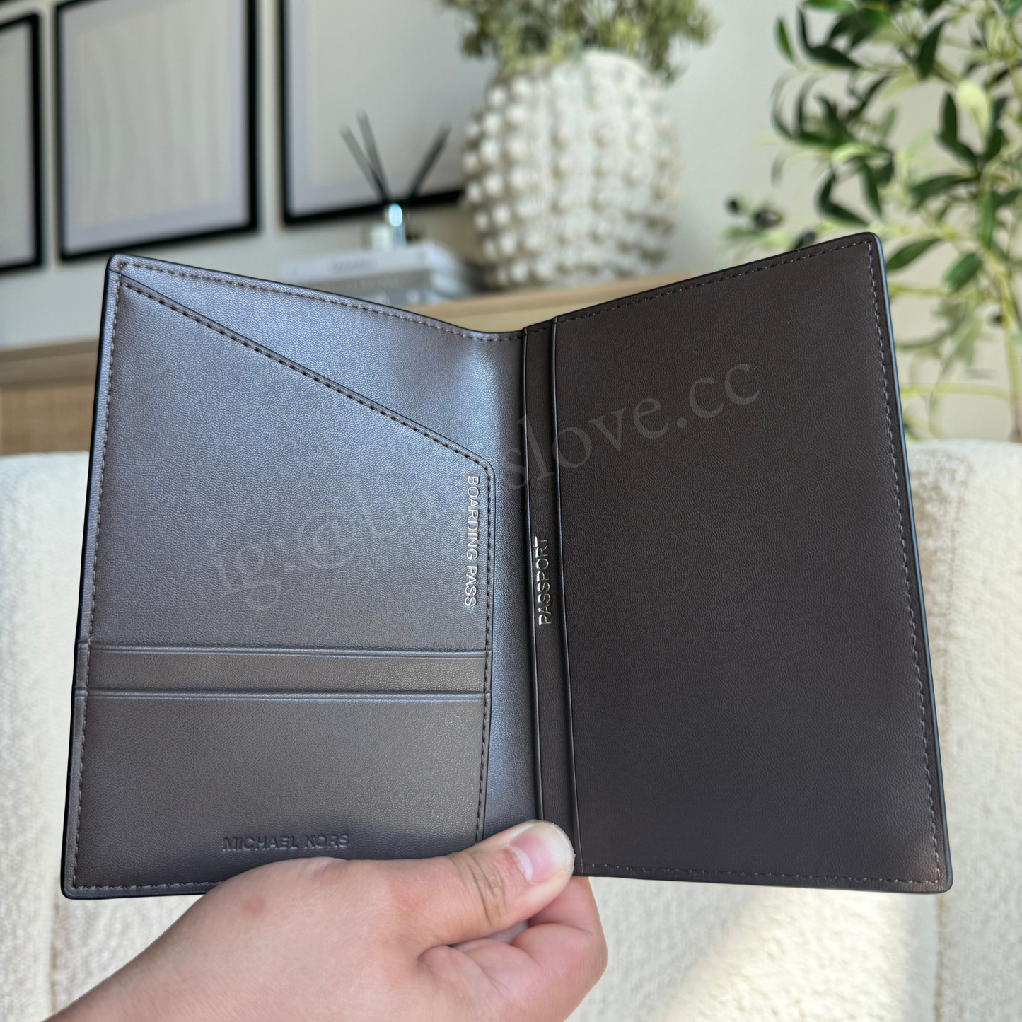 Logo Passport Wallet (8-10 weeks arrival 📦🌊)