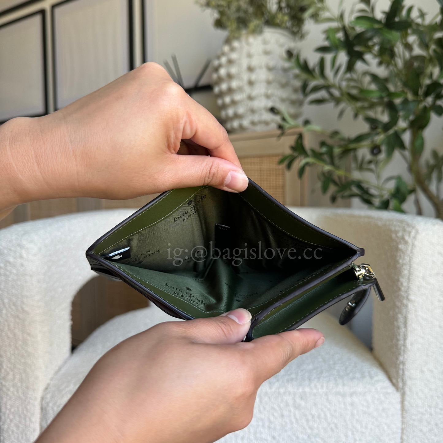Lena Medium Bifold Wallet in Enchanted Green (8-10 weeks arrival 📦🌊)