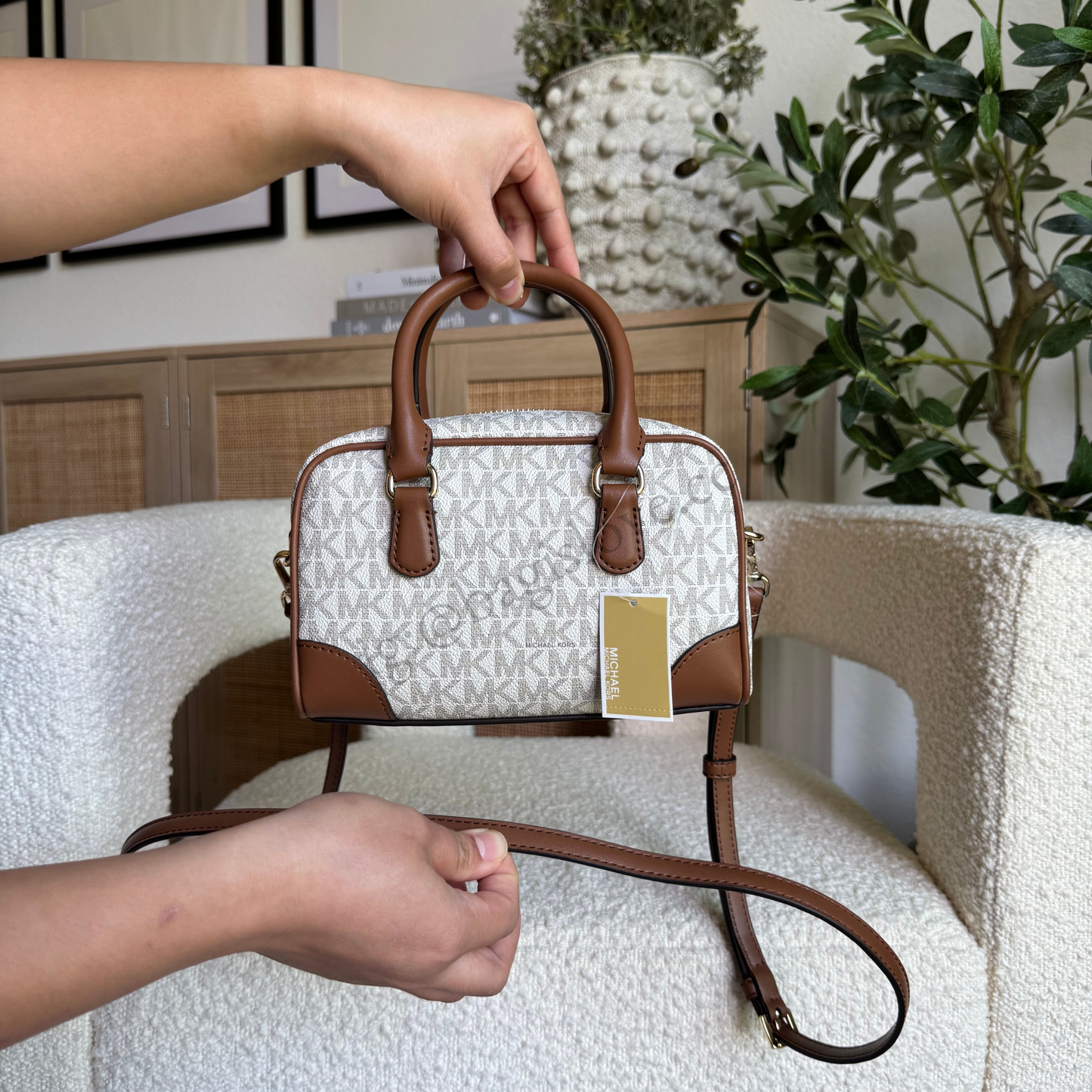 Thompson Extra-Small Signature Logo Convertible Satchel in White (in transit📦)