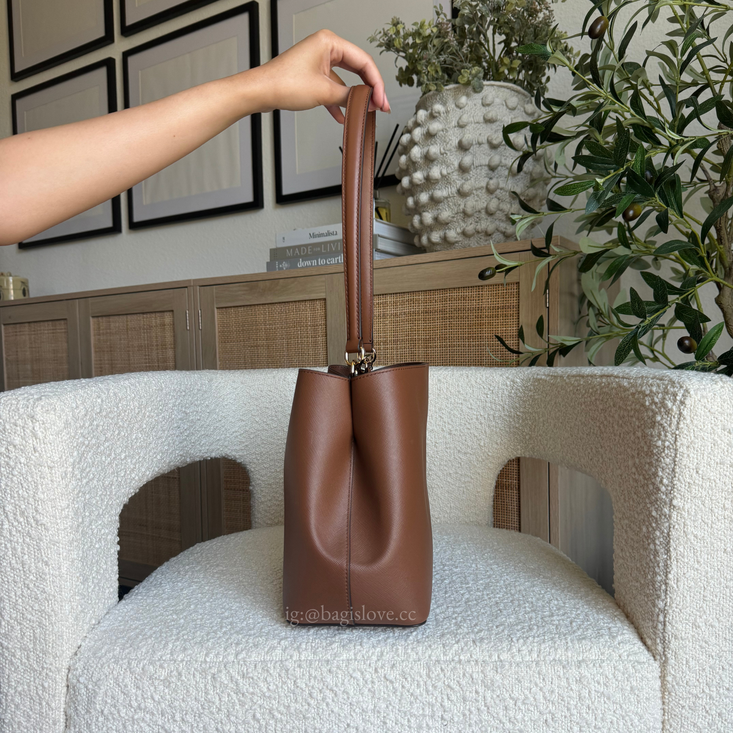 Pratt Medium Shoulder Bag in Brown (8 weeks etaππ¦)