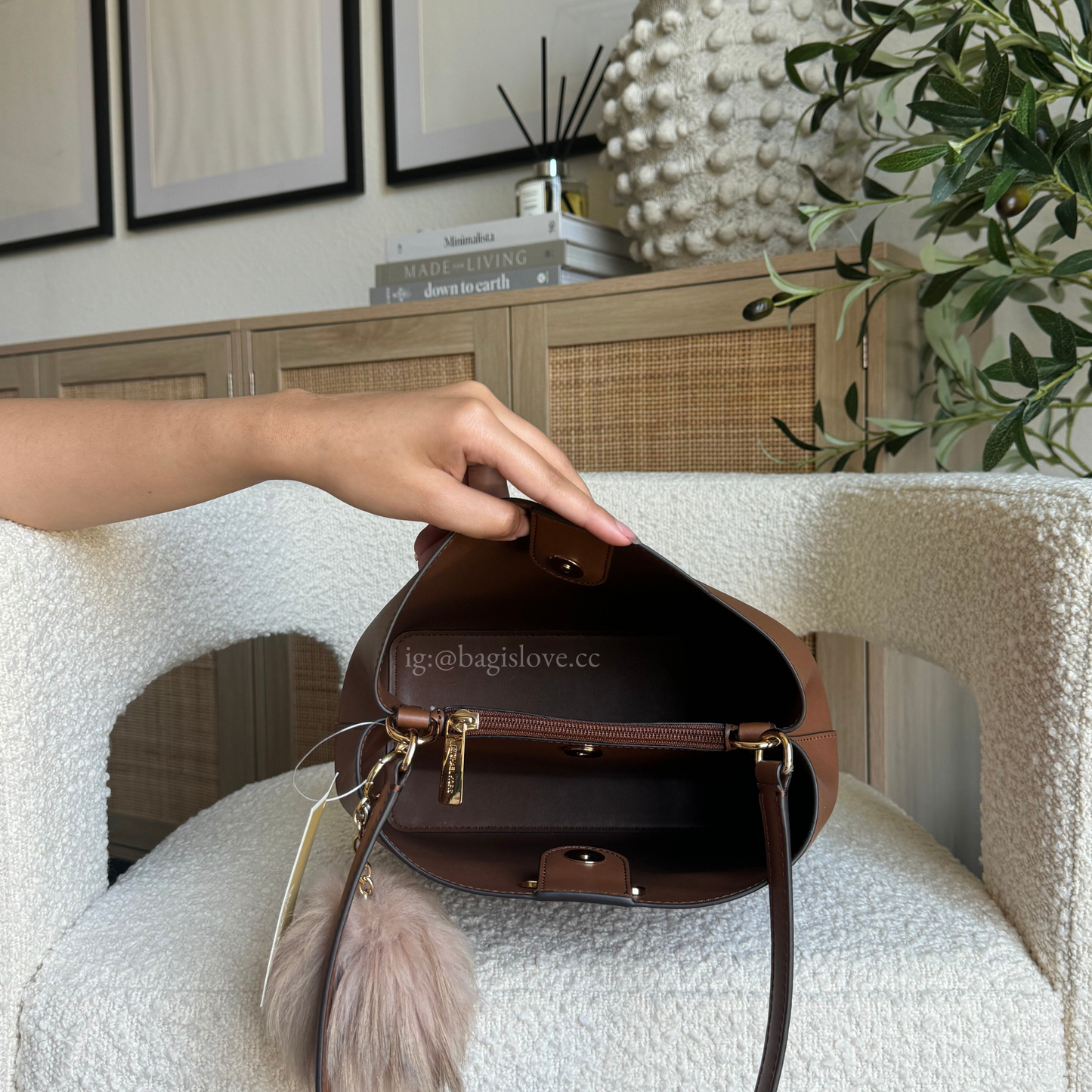 Pratt Medium Shoulder Bag in Brown (8 weeks etaππ¦)