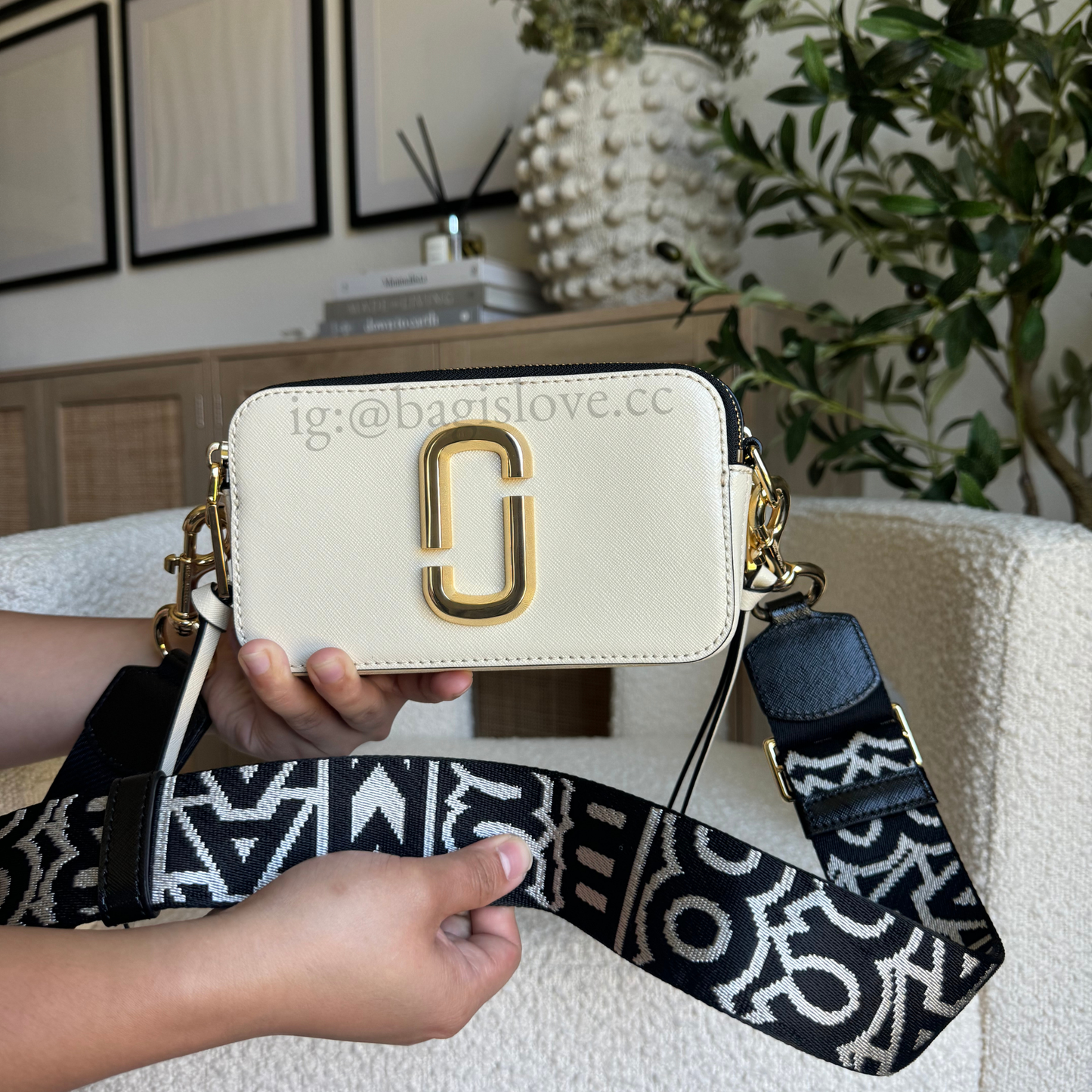 Marc Jacobs Camera Snapshot Bag in Cloud White (8-10 weeks arrival ✈️)