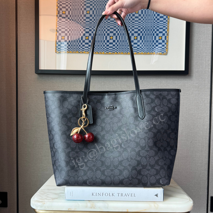 City Tote Bag In Black Signature Canvas