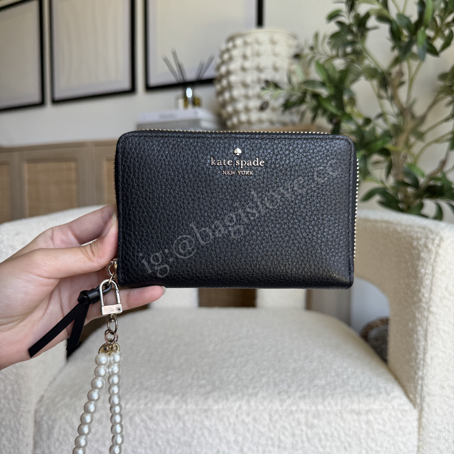 Knott Medium Wallet in Black