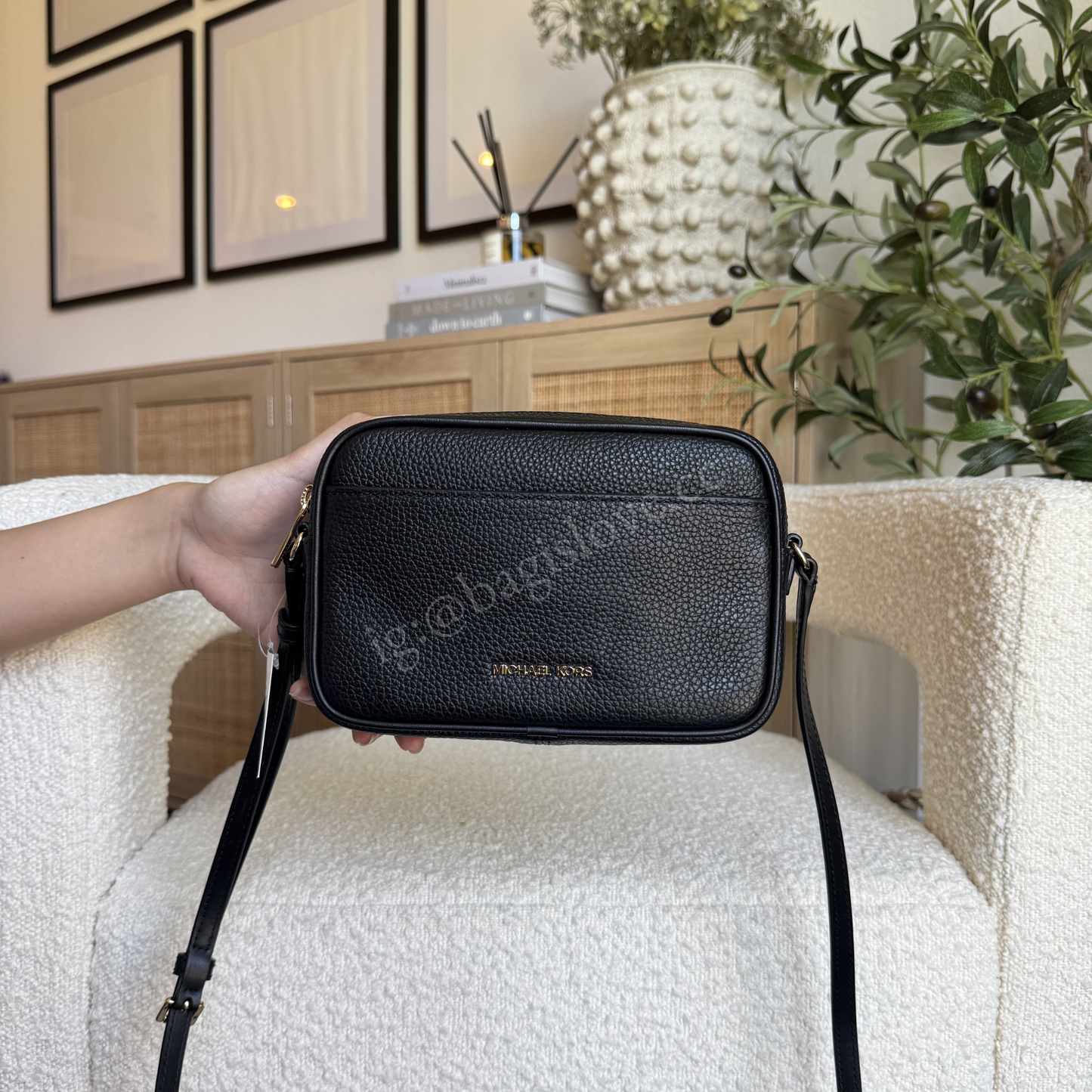 Jet Set Small Pebbled Leather Camera Crossbody Bag in Black (in- transit✨)