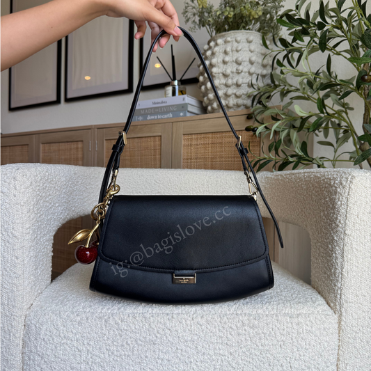Ali Shoulder Bag in Black