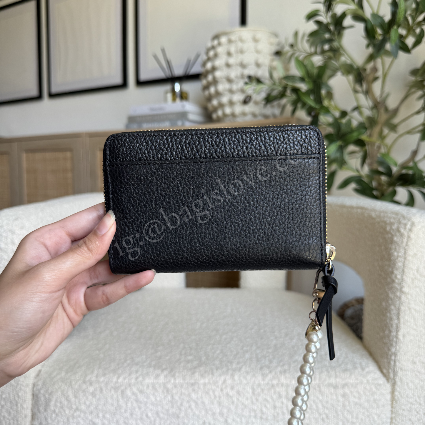 Knott Medium Wallet in Black