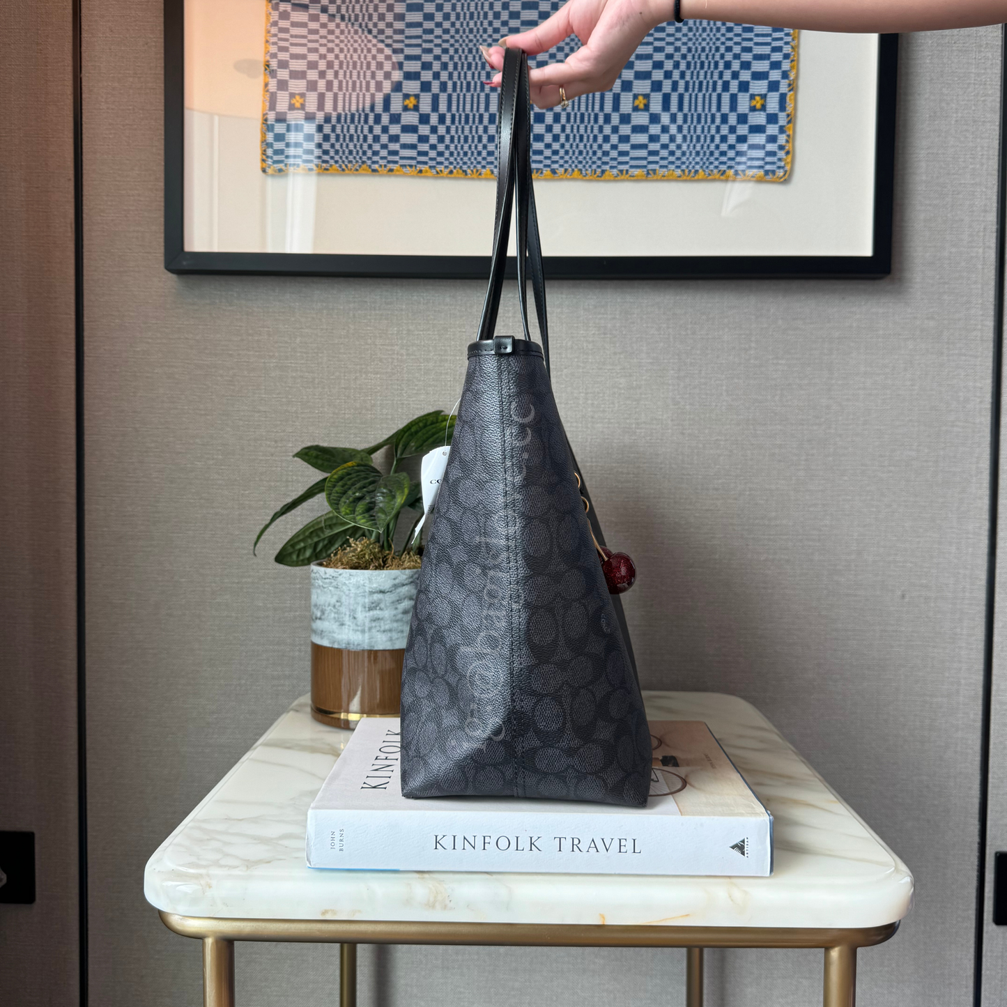 City Tote Bag In Black Signature Canvas