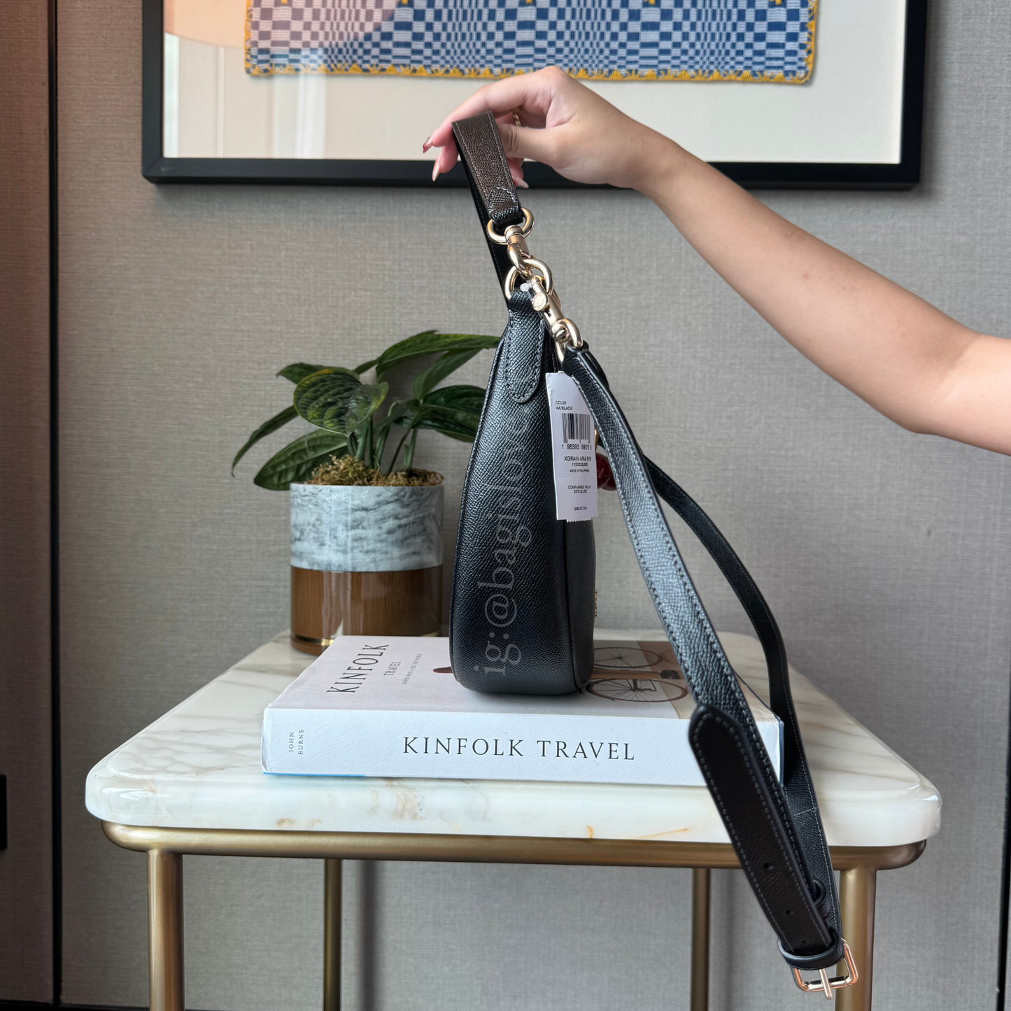 Aria Shoulder Bag in Black