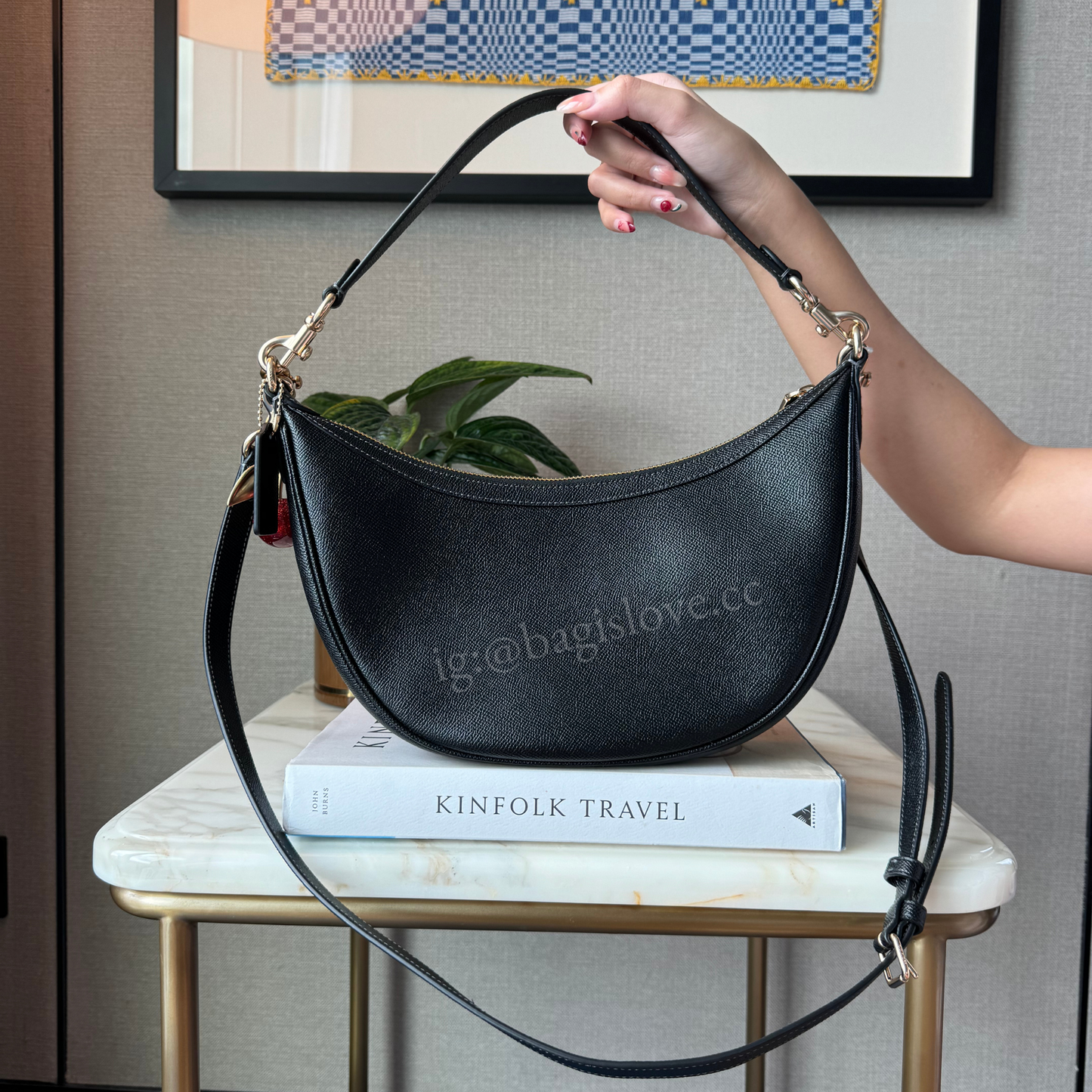 Aria Shoulder Bag in Black