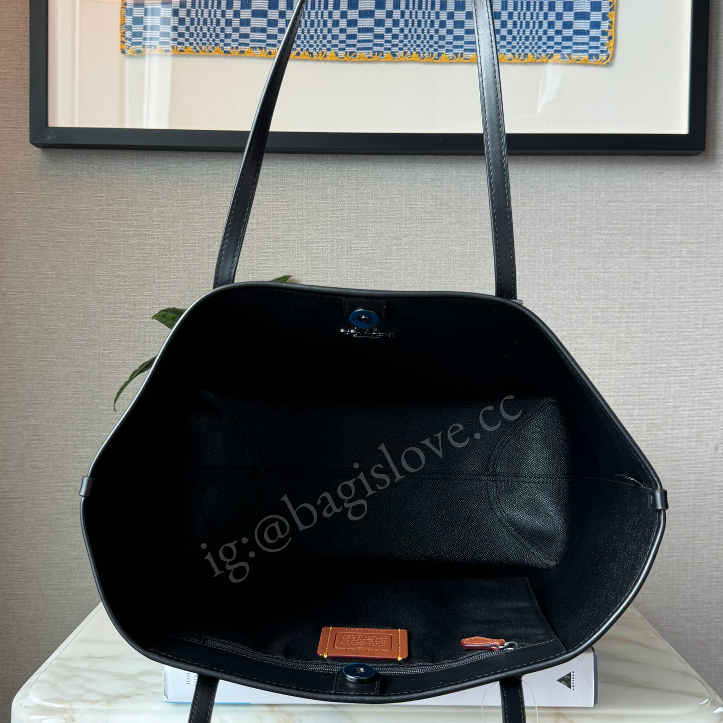 City Tote Bag In Black Signature Canvas