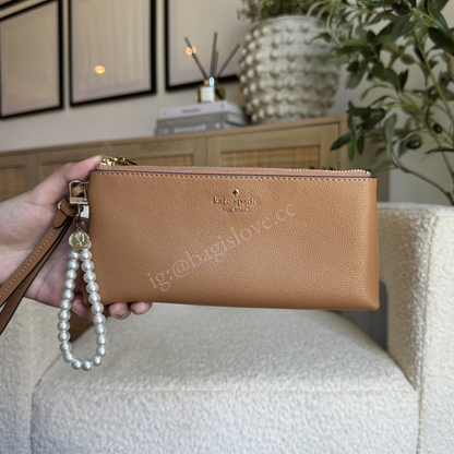 Wren Wristlet in Brown