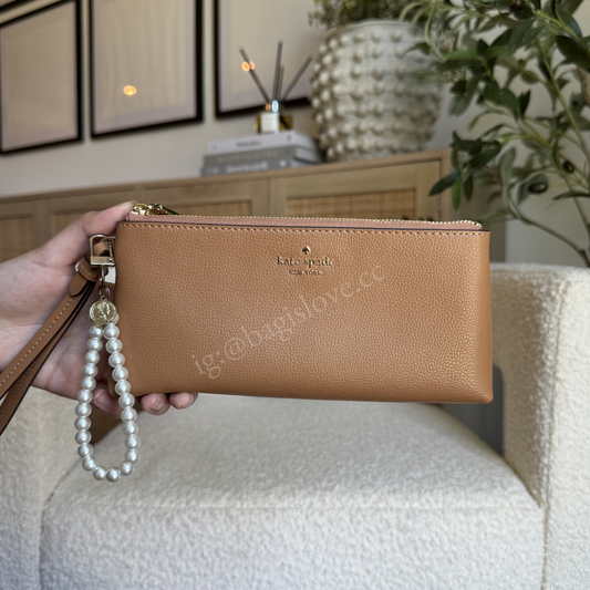 Wren Wristlet in Brown